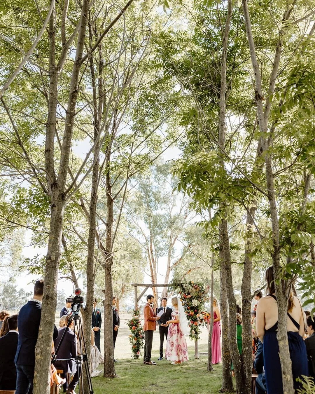Colourfest incoming! Issy and Matt had the most beautiful vision for their wedding day! Colour, fun, chilled out and party!!! When I saw Issy's beautiful @_aje_ dress and vintage veil I was blown away. Obsessed with the colour palette and these two b