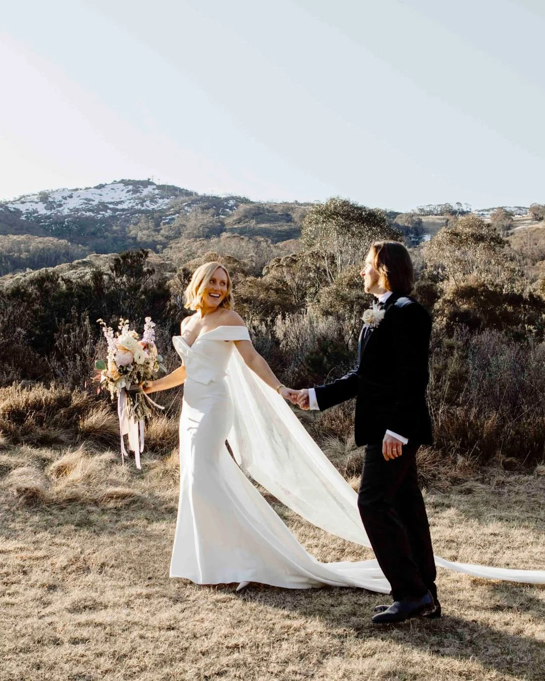 This time last year I was in THREDBO!!!! In spring!! OMG what treat to be invited to Steph and Joey's awesome Thredbo wedding!!!

Mad snowboarders Steph and Joey met in a snowboarding shop. Joey was helping Steph find the perfect sized boots and 3 ho