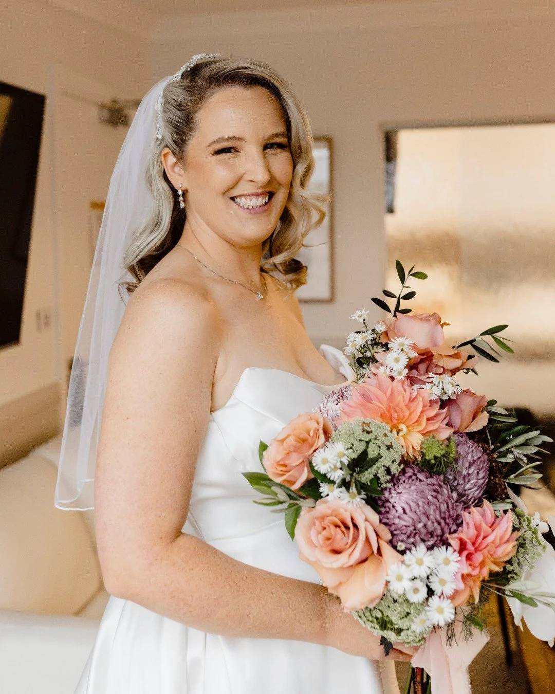 Rain? No problem! ☔ Liz and James&rsquo; @philipshawwines wedding turned the barrel room into the coziest, most romantic ceremony space ever 🍷
We even snuck out for a quick vintage Jag ride and some umbrella-filled portraits when the sun peeked thro