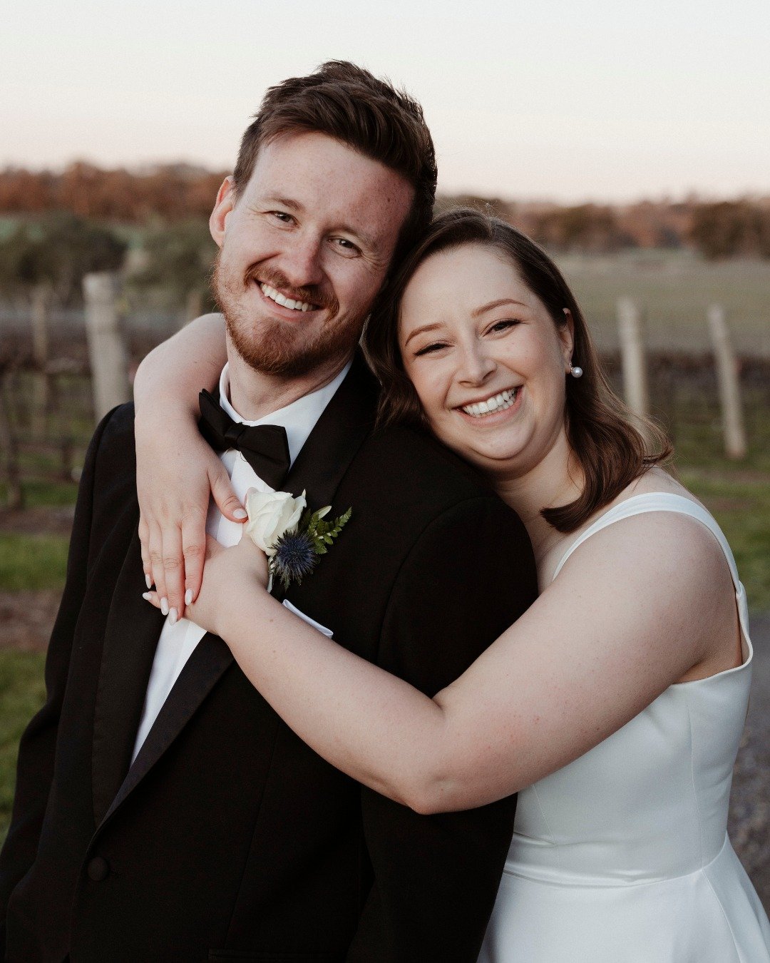 Buds on the vines, views to Mount Canobolas, and a night sky full of stars &mdash; Larissa &amp; Dean&rsquo;s @stockmansridge wedding was the definition of relaxed elegance.

Larissa wore @kyhabride from @mrs_fray, glowing with makeup by @haleyjeanma