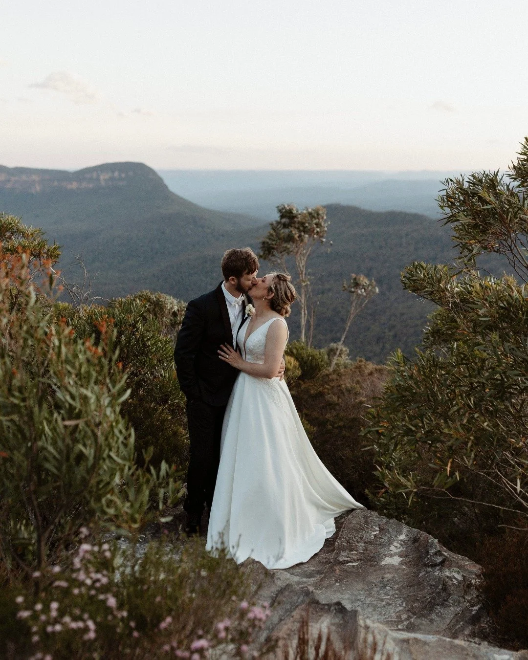 A heritage Blue Mountains wedding tucked into the mountains of Katoomba 🌄
Dayna &amp; Jordan&rsquo;s intimate celebration was full of laughter, love, and family vibes. The century-old ballroom at @mountainheritage set the scene, while the escarpment