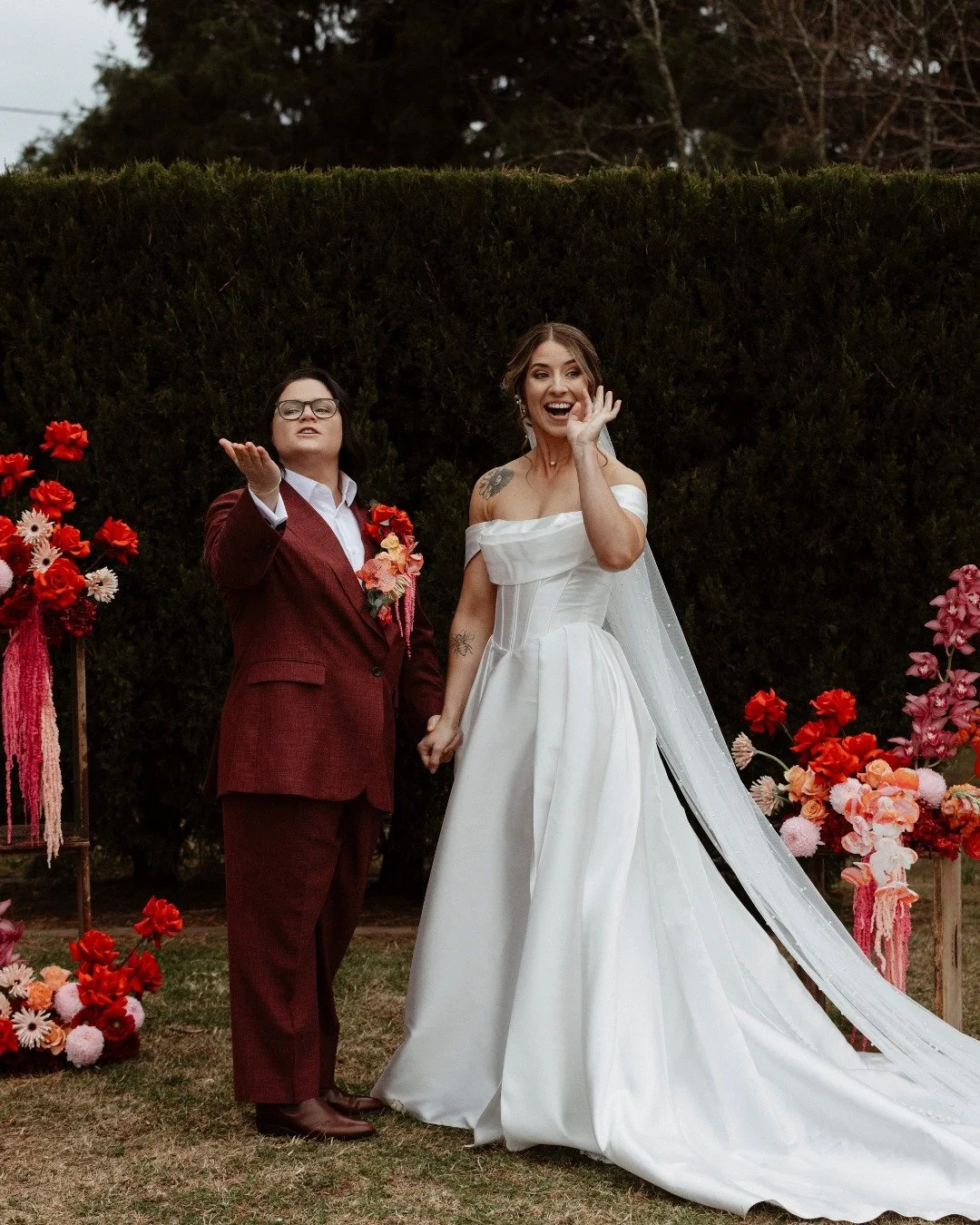 This wedding was definitely not boring! 🤣 Lisa &amp; Alex brought laughter, love, and so much colour to @rowleewines.

Wild weather couldn&rsquo;t stop the firepits, red wine, and cozy hugs. The ceremony was unforgettable &mdash; a hilarious rock-pa