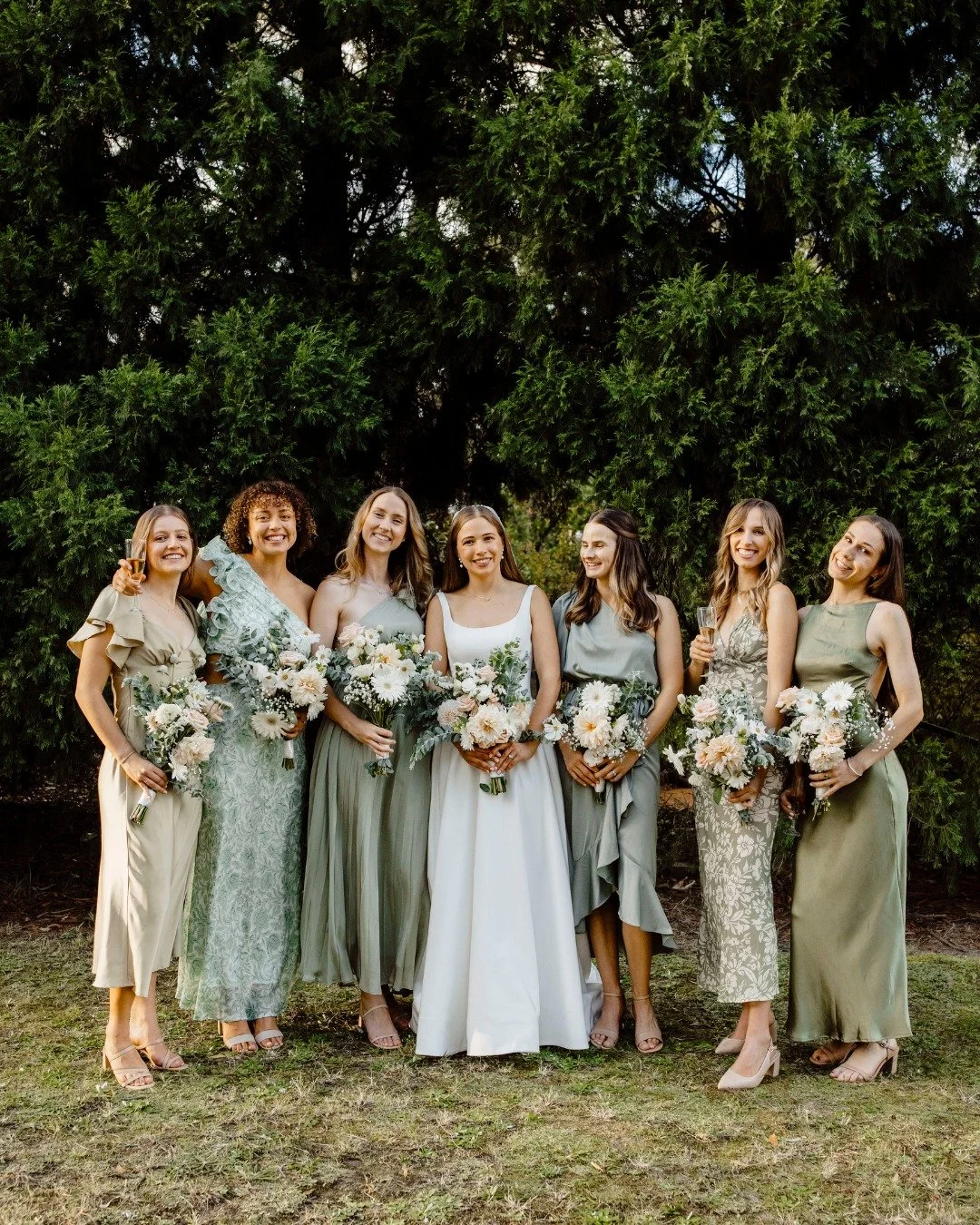 Love, music, family, and DIY magic ✨
Set in a Blue Mountains garden wedding in Springwood, Brianna &amp; Jeremy&rsquo;s backyard wedding was a celebration of heart, home, and joy. From homemade cakes, stunning DIY florals, and meaningful vows, to fri