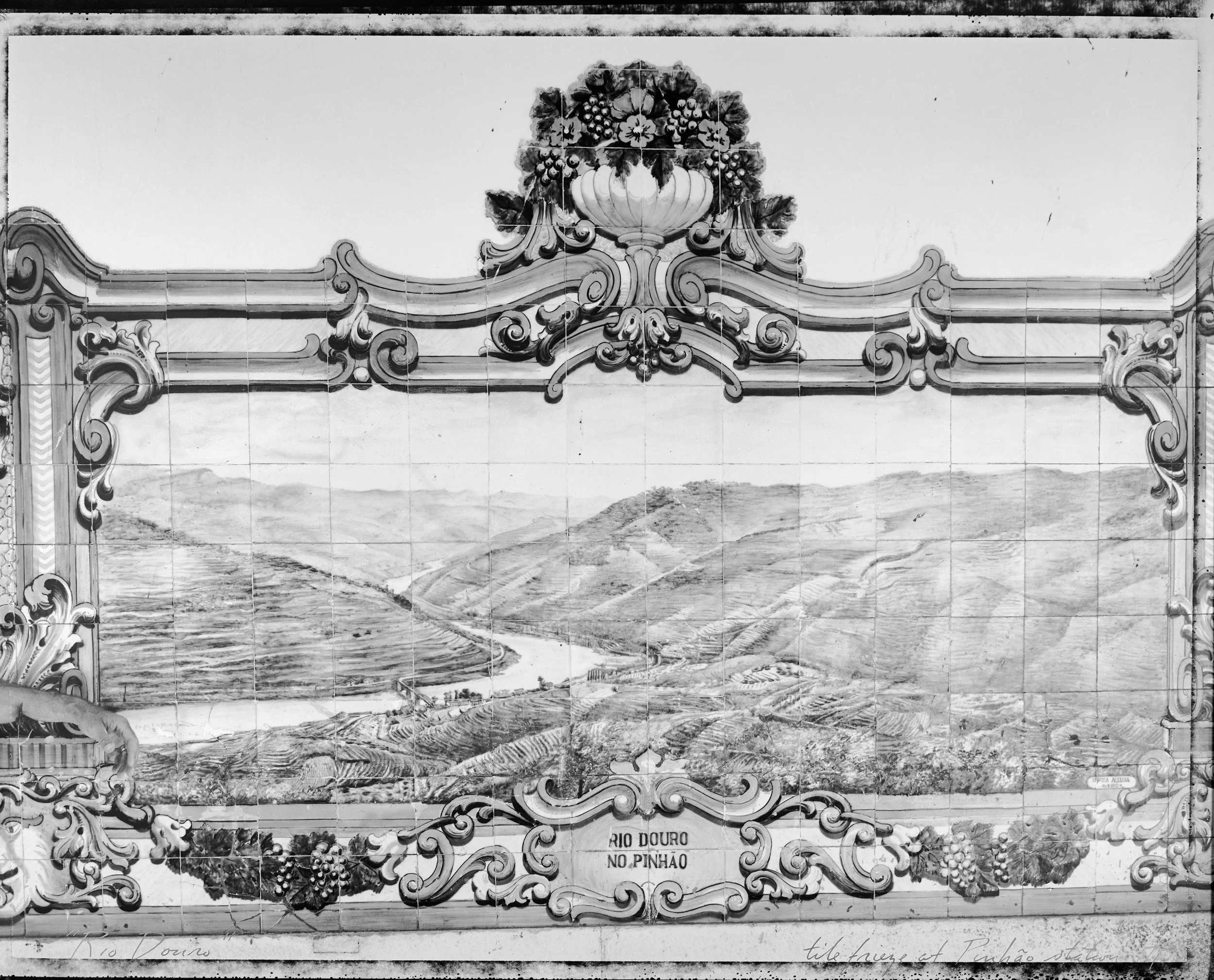 “Rio Douro” tile frieze at Pinhão Station 7/95