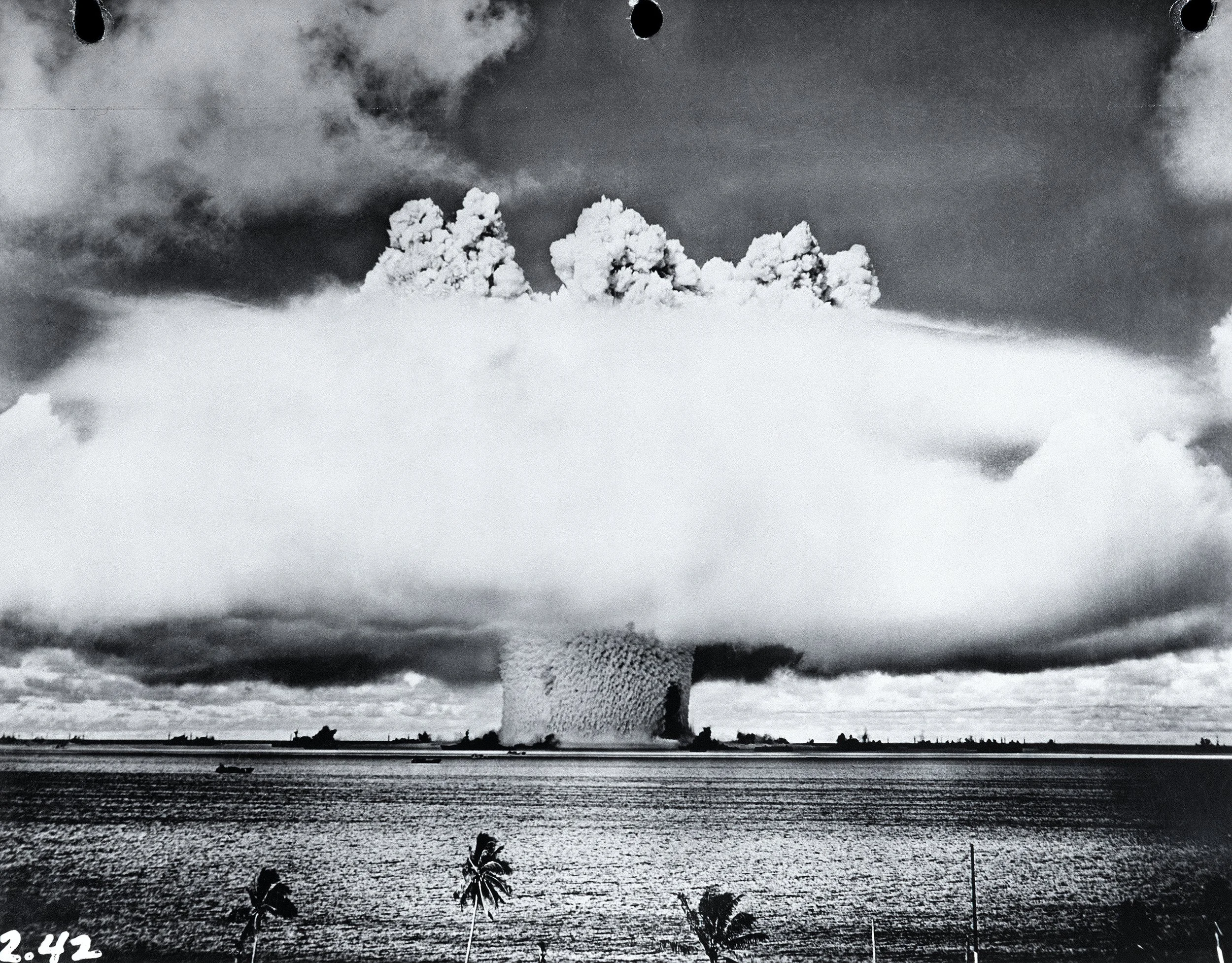  The Baker detonation, Bikini lagoon, July 25,1946 (courtesy Michael Light, 100 Suns, Knopf, 2003) 