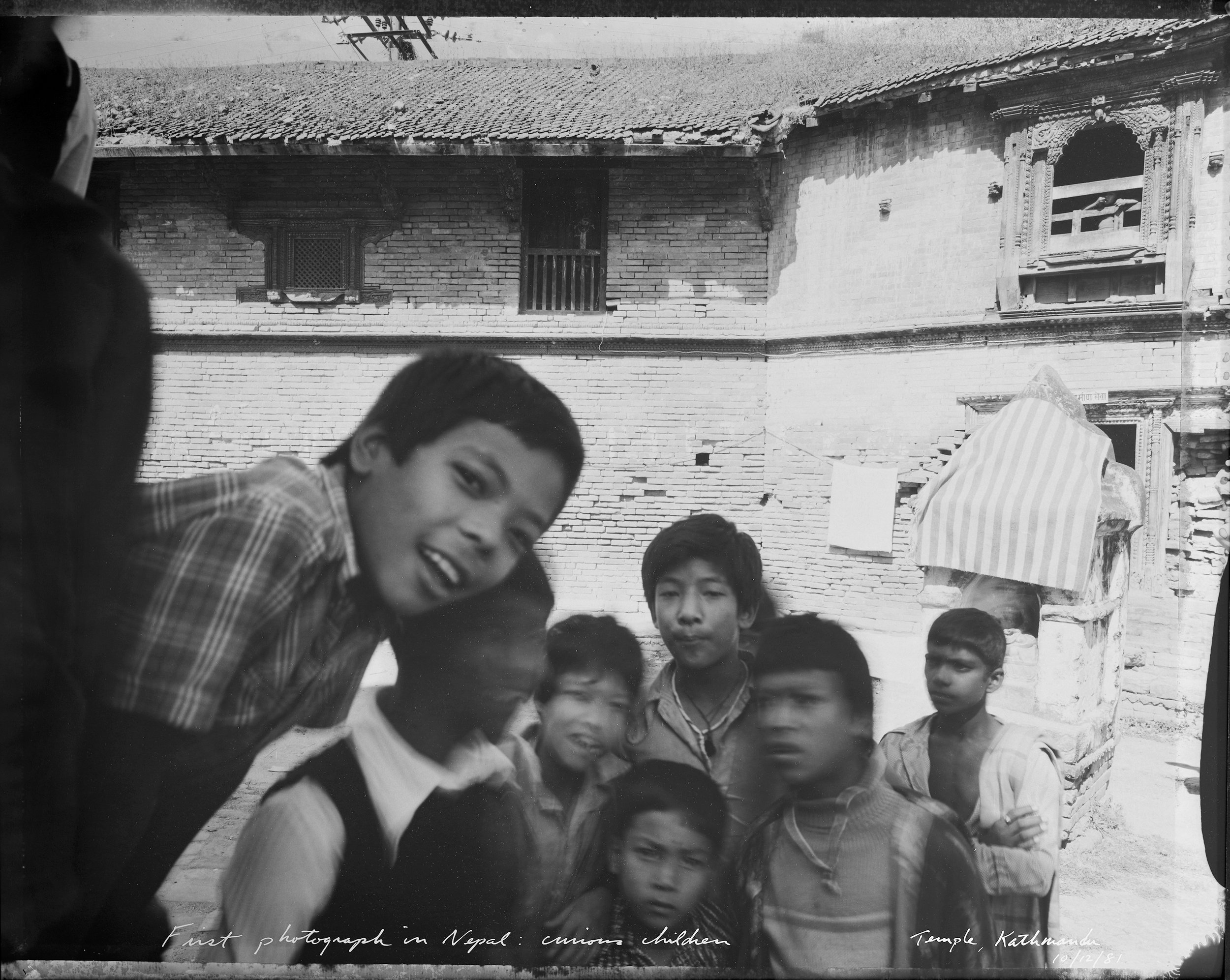  First photograph in Nepal: curious children Temple, Kathmandu   (10/12/81)