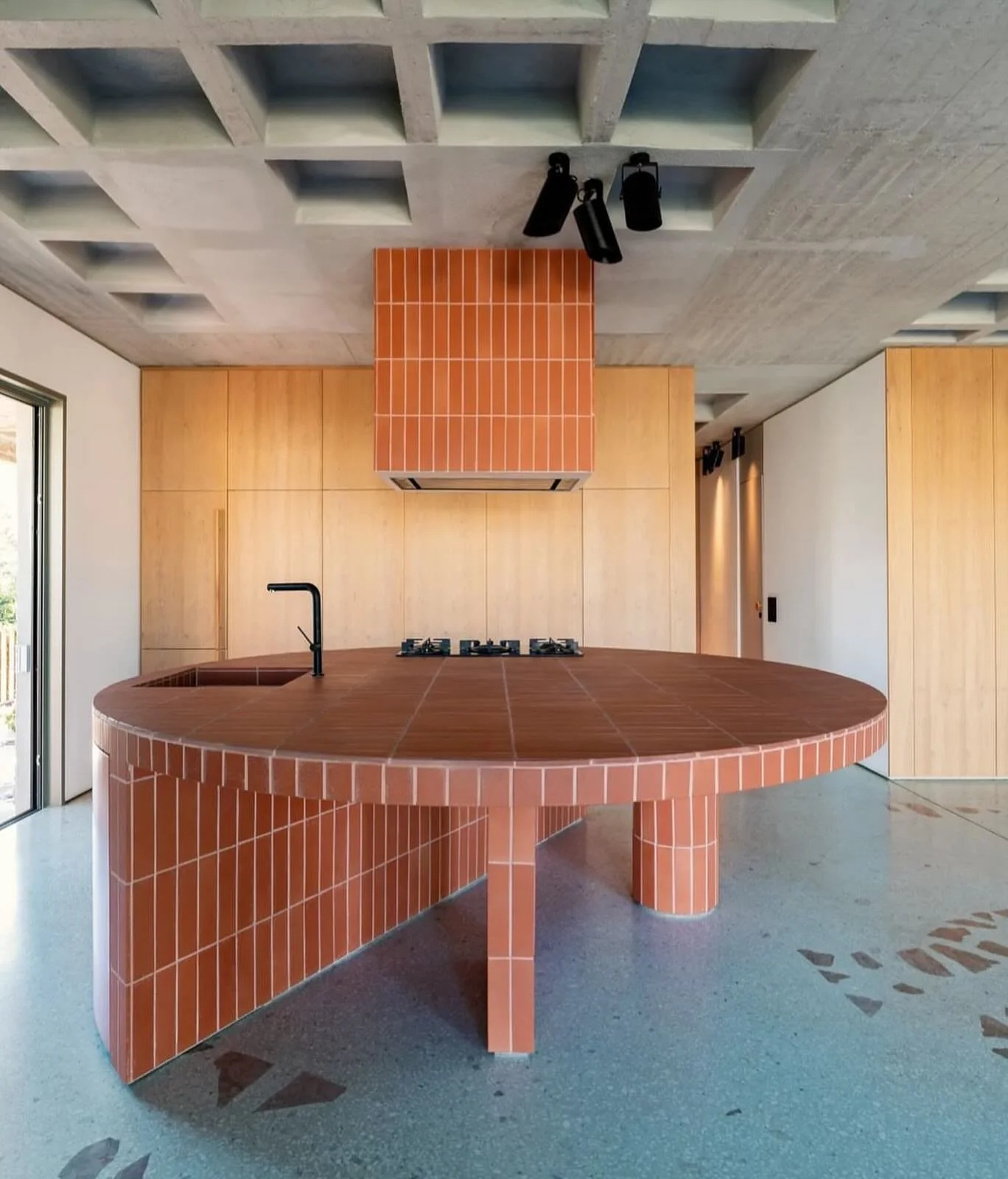 Ok&hellip; 2nd round kitchen island in 1 week. 
I need one in my life like STAT.

@demachinas_s amazing work!