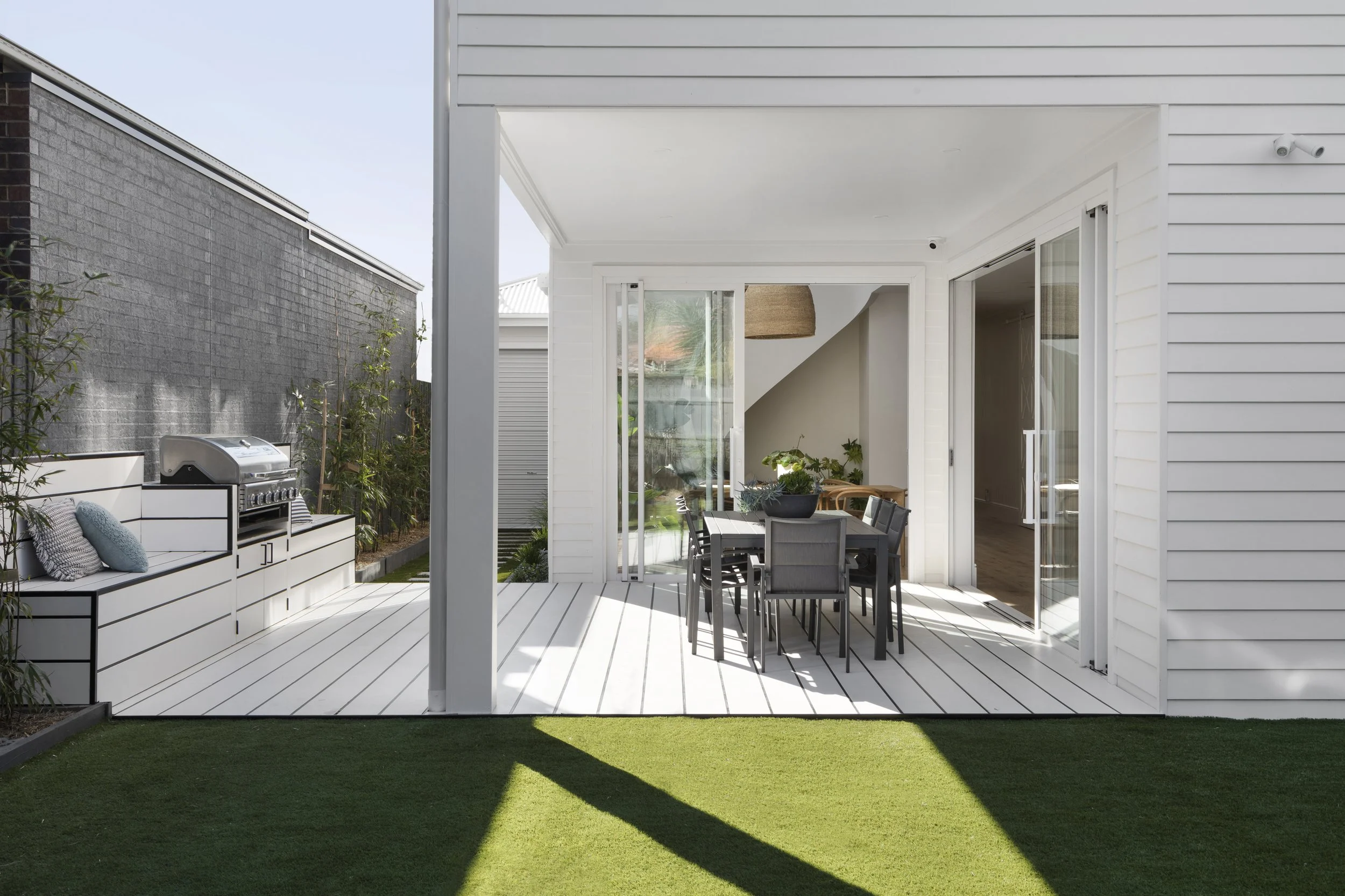 ALFRESCO LIVING DECKING PERGOLA OUTDOOR KITCHEN
