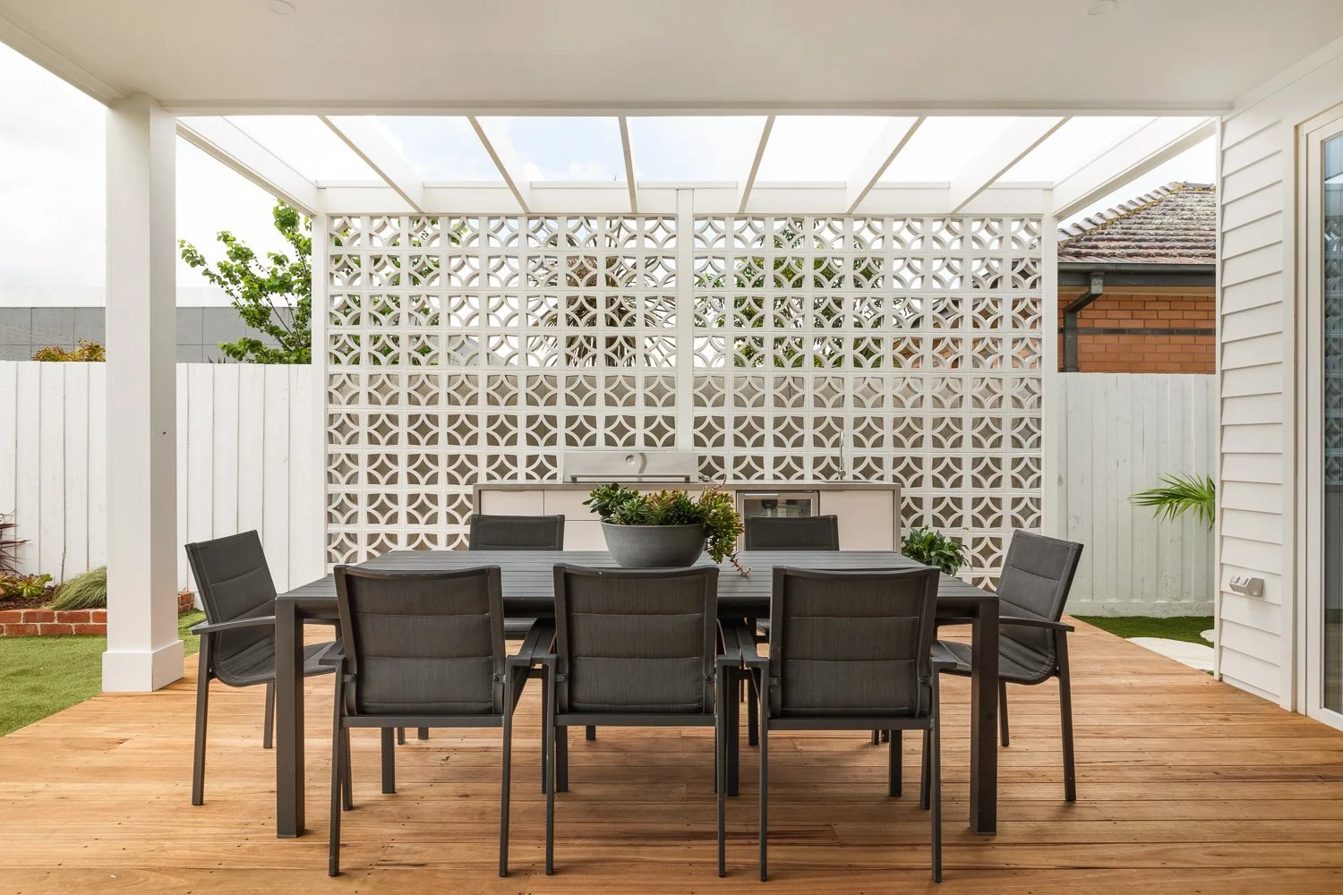 ALFRESCO LIVING DECKING PERGOLA OUTDOOR KITCHEN