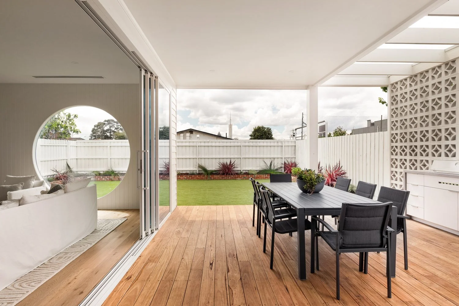 ALFRESCO LIVING DECKING PERGOLA OUTDOOR KITCHEN
