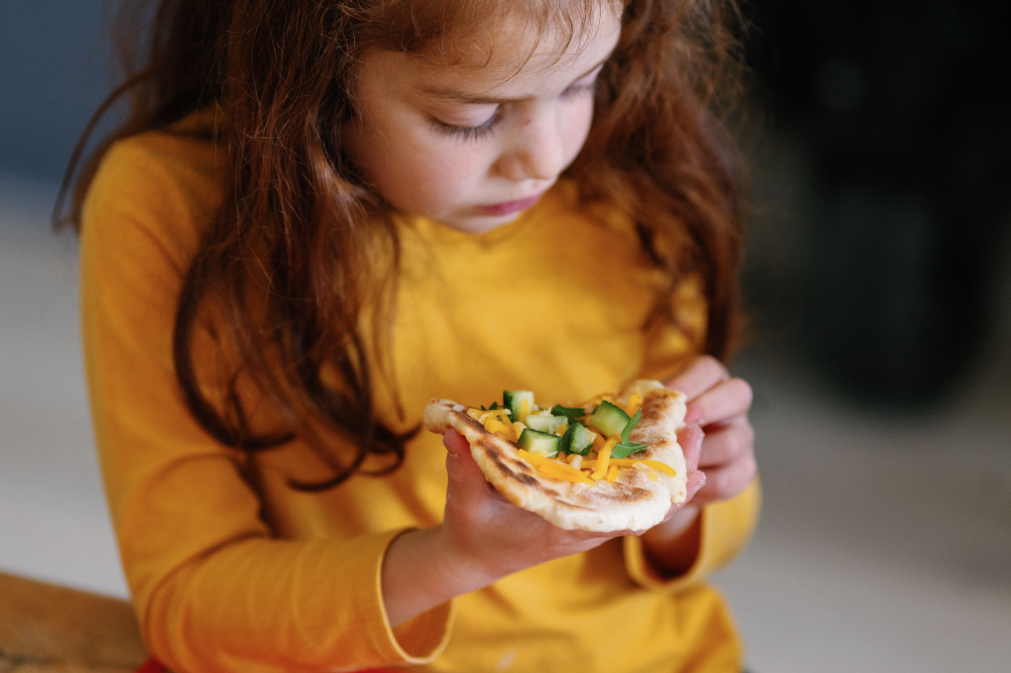 Preschooler eating lunch