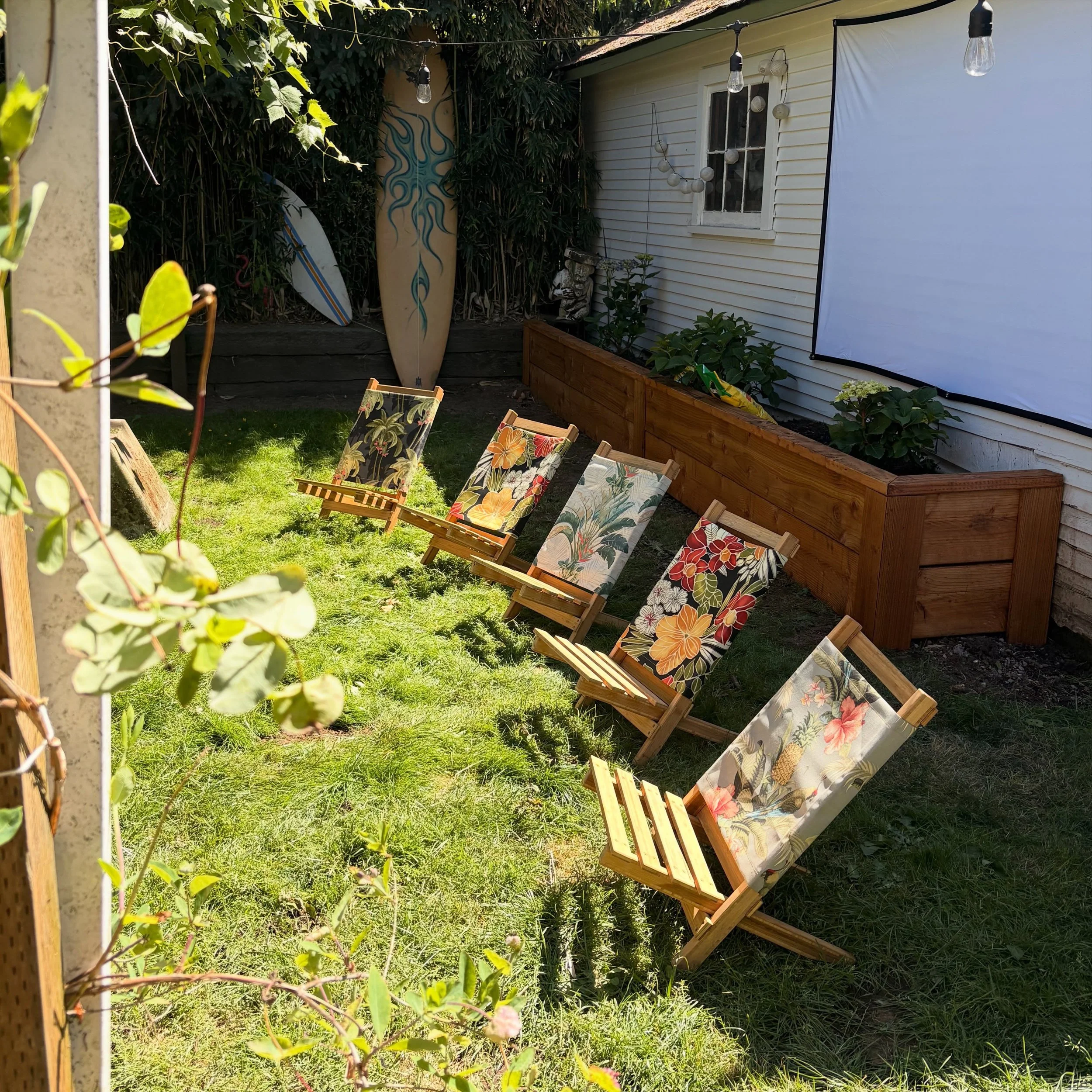 Outdoor chillin for summer festivities 👍 Not chillin? 👎

Shade or sun 🌚🌝 live life on the edge ! 🤟

#fishlymade #summer #chilling #backyard #pnw