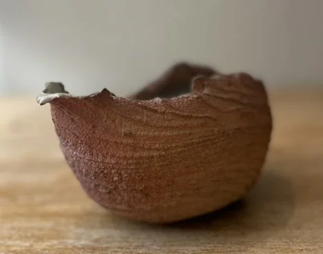 Spiral textured vessel, oval body