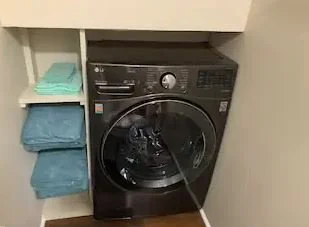 Dedicated washer/dryer in the bathroom! You can stay for a long time :)