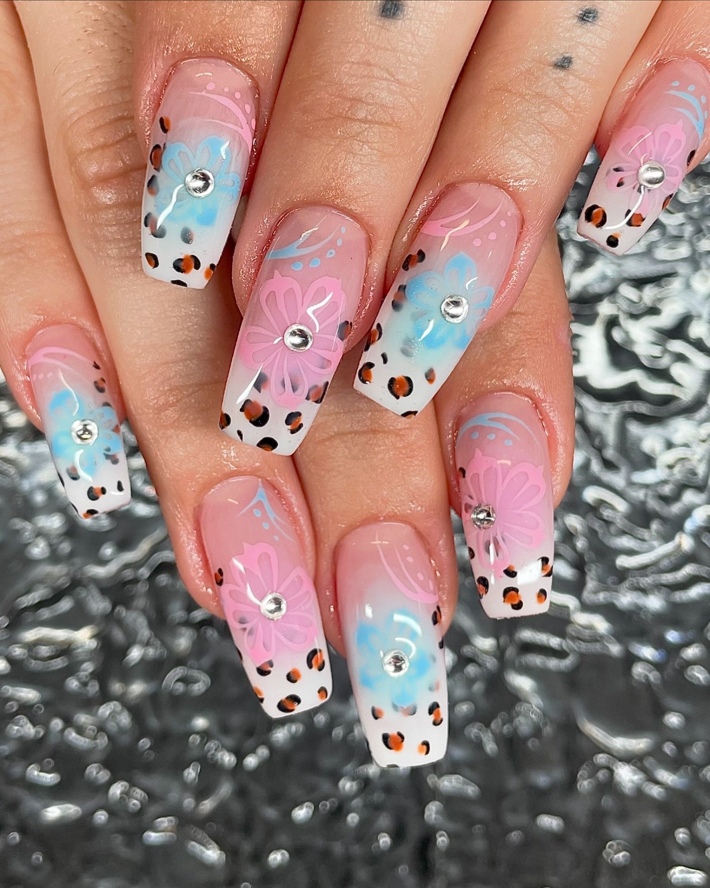 GelX extensions with an hour nailart 💞💙
#nailartmelbourne