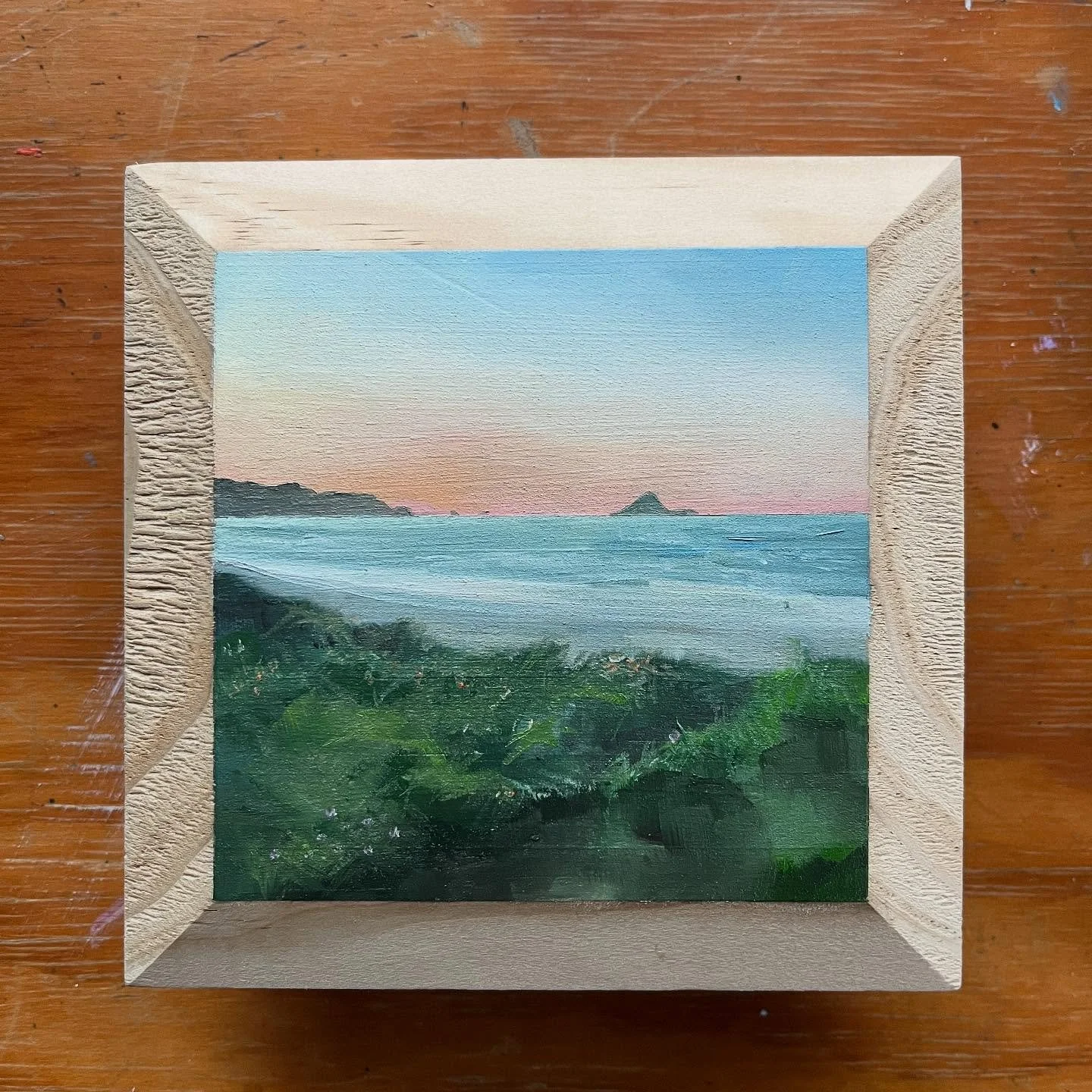 A fun little landscape on wood. How lucky that this is home 💕

#landscapepainting #ocean #ohopebeach #nzlandscape #nzartist #ohopeartist