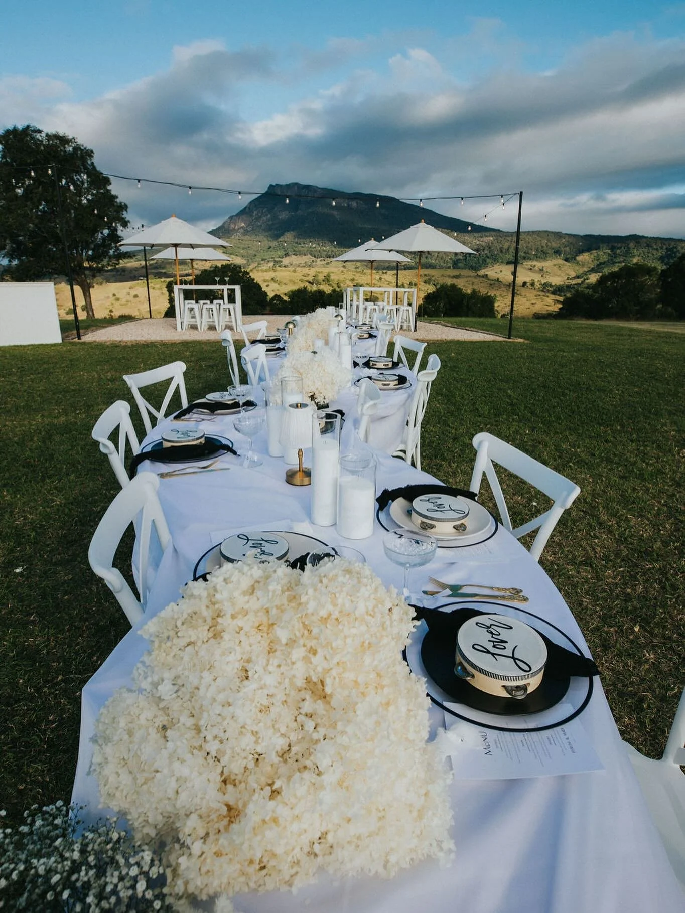 We will never get bored of curvy tables 😍😍
.
.
Venue: @maroonhillestate
Creative Director @timeless_images_by_vanessa
Model @madiishapi
Dresses annaduttoncouture
Decor @weddings.bybethany
Florals @weddings.bybethany
Venue Manager @the.white.stag
Co