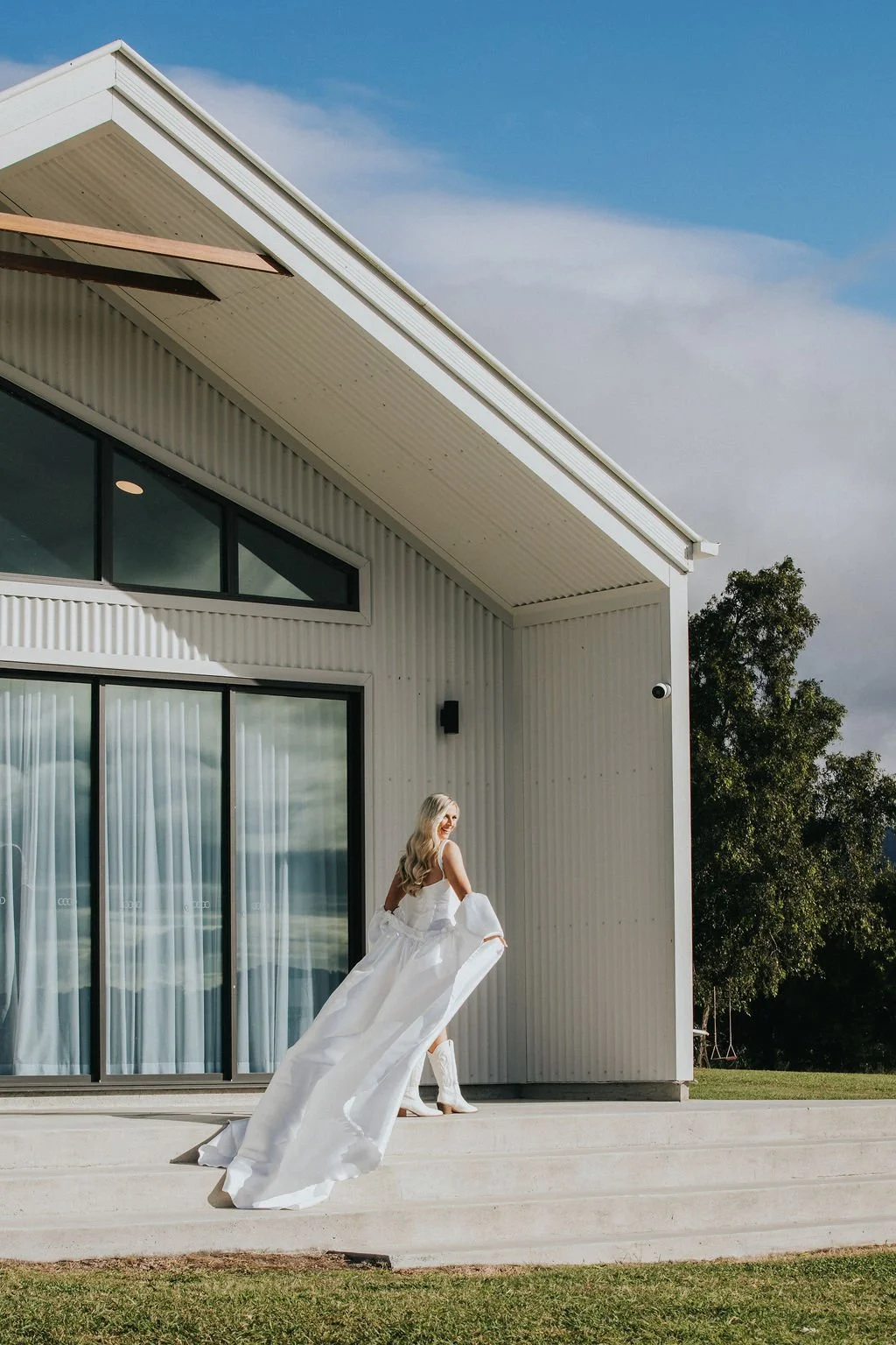 Mrs Hapi and her beautiful gown 😍.
.
.
.
Venue: @maroonhillestate
Creative Director @timeless_images_by_vanessa
Model @madiishapi
Dresses annaduttoncouture
Decor @weddings.bybethany
Florals @weddings.bybethany
Venue Manager @the.white.stag
Confetti
