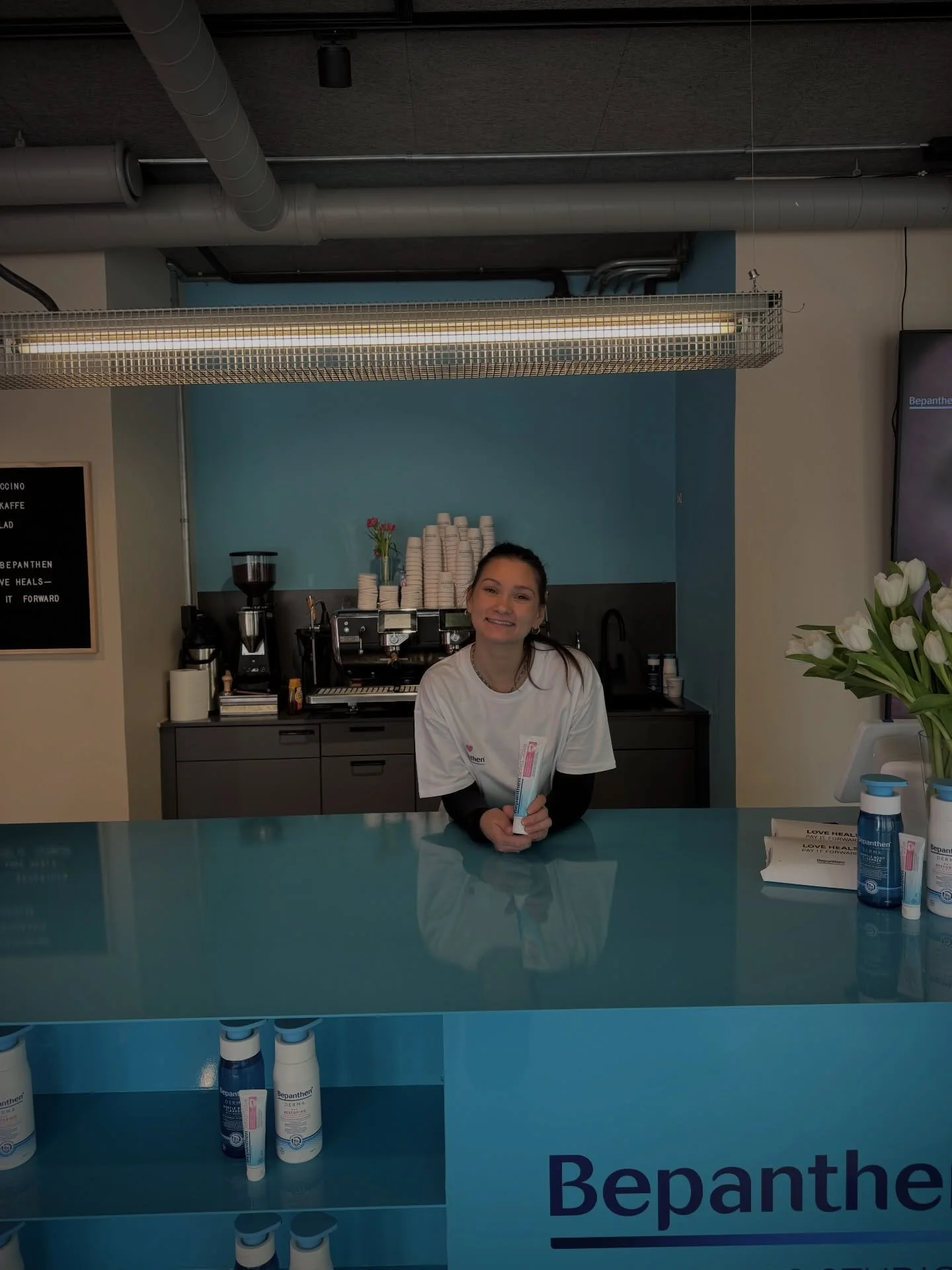 Vi p&aring; Xllenta har haft f&ouml;rm&aring;nen att bemanna Bepanthens pop-up caf&eacute; med b&aring;de v&auml;rdinna och barista, p&aring; uppdrag av @vasspr.

S&aring; fint att f&aring; vara en del av en plats d&auml;r b&aring;de stora och sm&ari