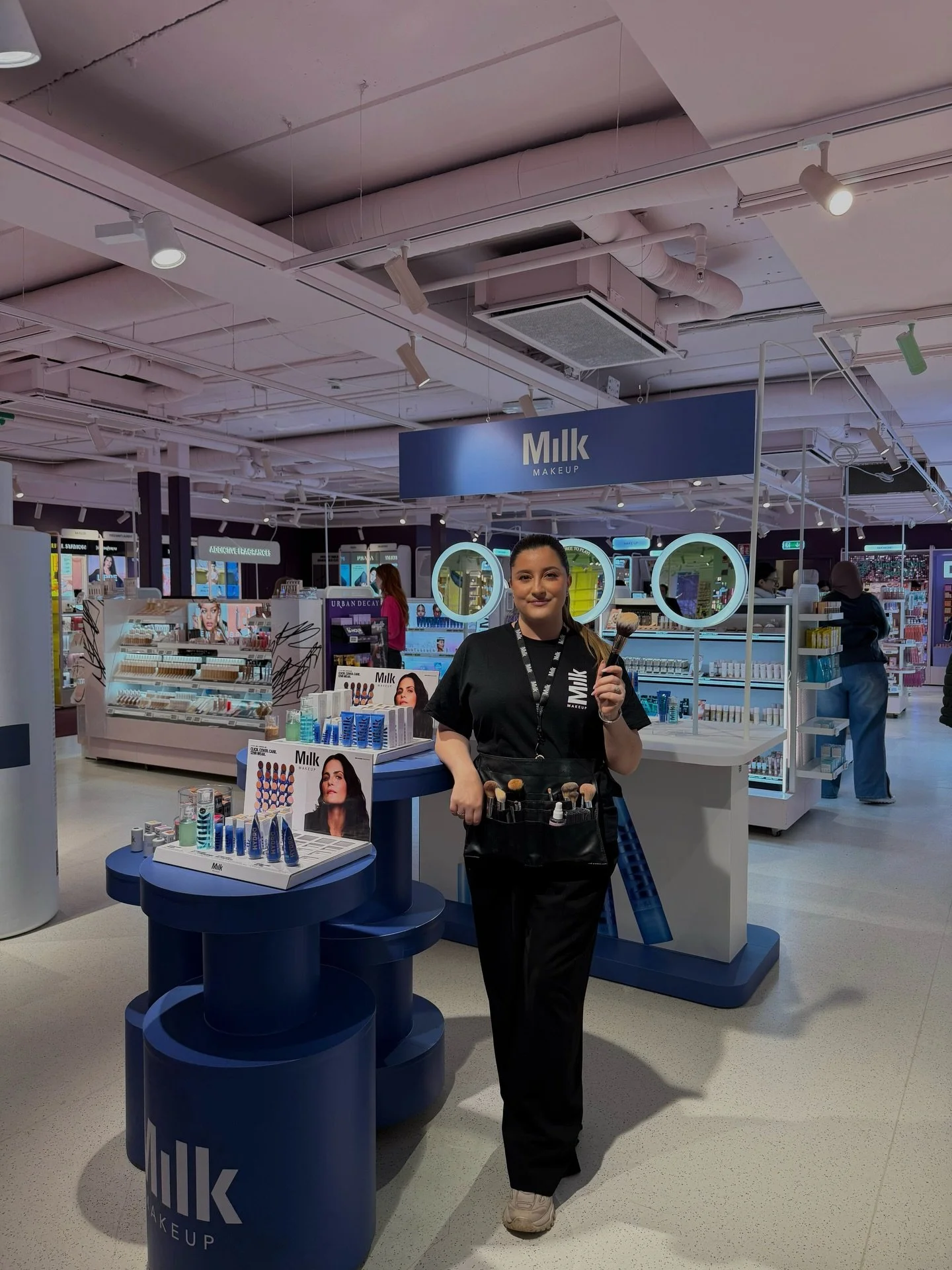 Glow, energi och massor av beauty!
Hela veckan spred v&aring;r makeupartist inspiration hos Lyko n&auml;r hon representerade Milk Makeup p&aring; uppdrag av @dermarome.se 

Vill du lyfta ditt varum&auml;rke med r&auml;tt expertis?
Vi erbjuder makeupa