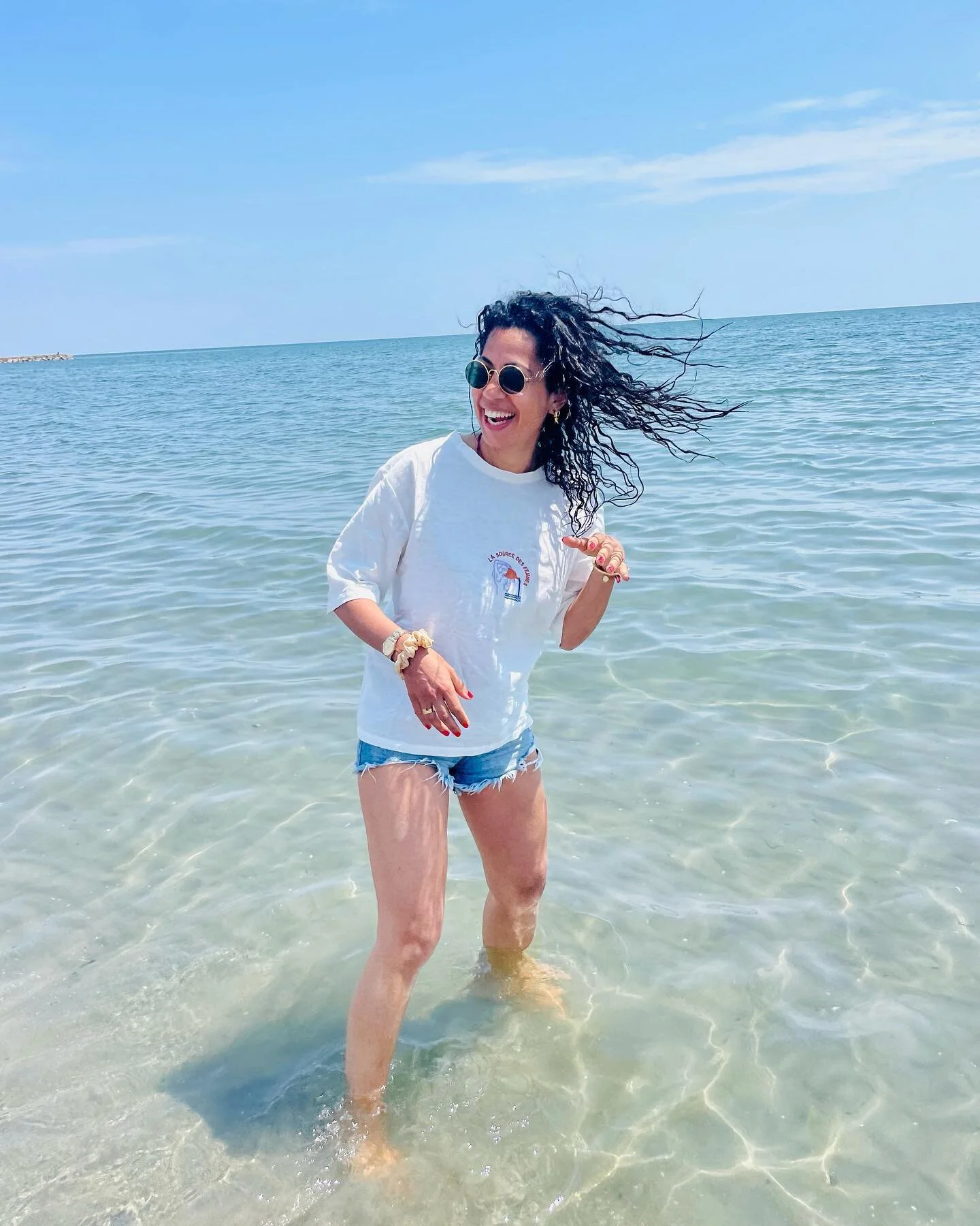 ⛲️
La Source Des Femmes✨

Aujourd&rsquo;hui je m&rsquo;envole pour ma Source ⛲️
Ce tee-shirt que je porte je l&rsquo;ai fais avec Amour avec l&rsquo;atelier Nour de Rabat 💜 
Je m&rsquo;en vais rendre visite &agrave; ce petit atelier dans les ruelles