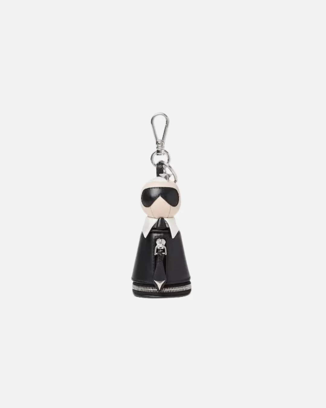 Small objects, big identities. 🔑✨
@fendi , @carharttwip  and @psg  bring three very different universes to one of the simplest everyday accessories: the keychain. From Fendi&rsquo;s eccentric luxury, to Carhartt&rsquo;s unmistakable workwear spirit 