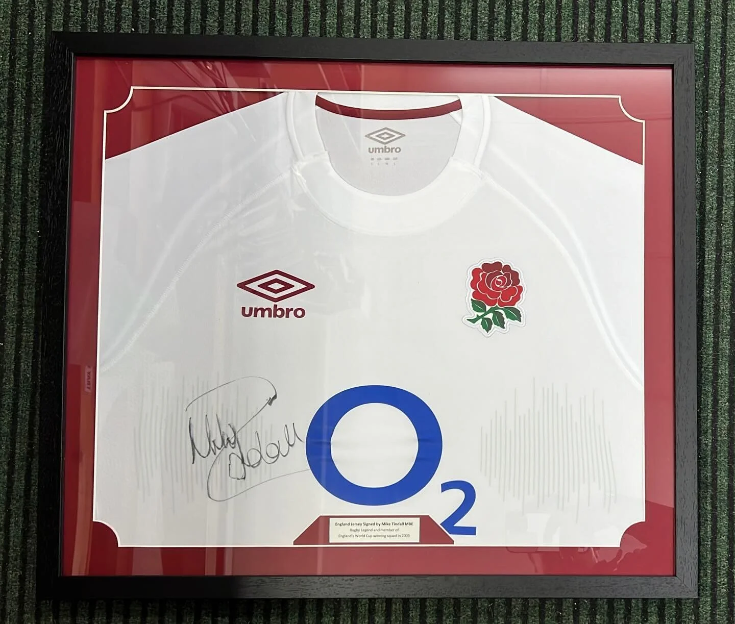 Rugby shirt framed by greenlys framing and signed by the legend Mike Tindall. #boxframing #creativeframing #shirtframe #bespokeframing #greenlysframing #pictureframing #mounting