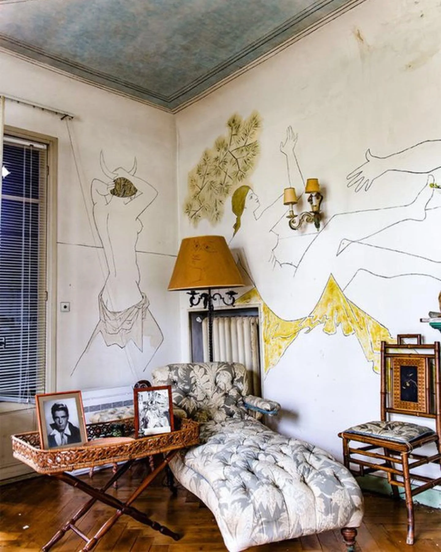 Sourcing mobilier, mat&eacute;riaux et mobilier sur mesure : Madeleine Castaing 
Fresques : Jean Cocteau

&laquo;&nbsp;What else ? &laquo;&nbsp; dirait Georges&hellip;

La Villa Santa Sospire ou Villa Tatuada c&rsquo;est &laquo;&nbsp;une d&eacute;cla