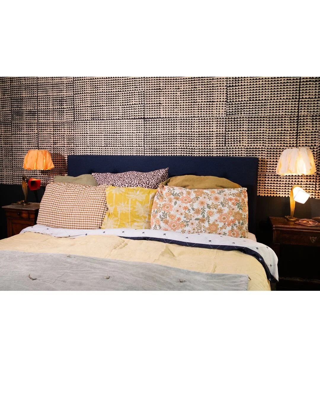 De la chambre de la maternit&eacute; &agrave; la chambre fun&eacute;raire, de la chambre d&rsquo;enfant, &agrave; la chambre d&rsquo;h&ocirc;pital, de la chambre nuptiale &agrave; la chambre du d&eacute;funt, de la chambre de jeune fille, au lit de m