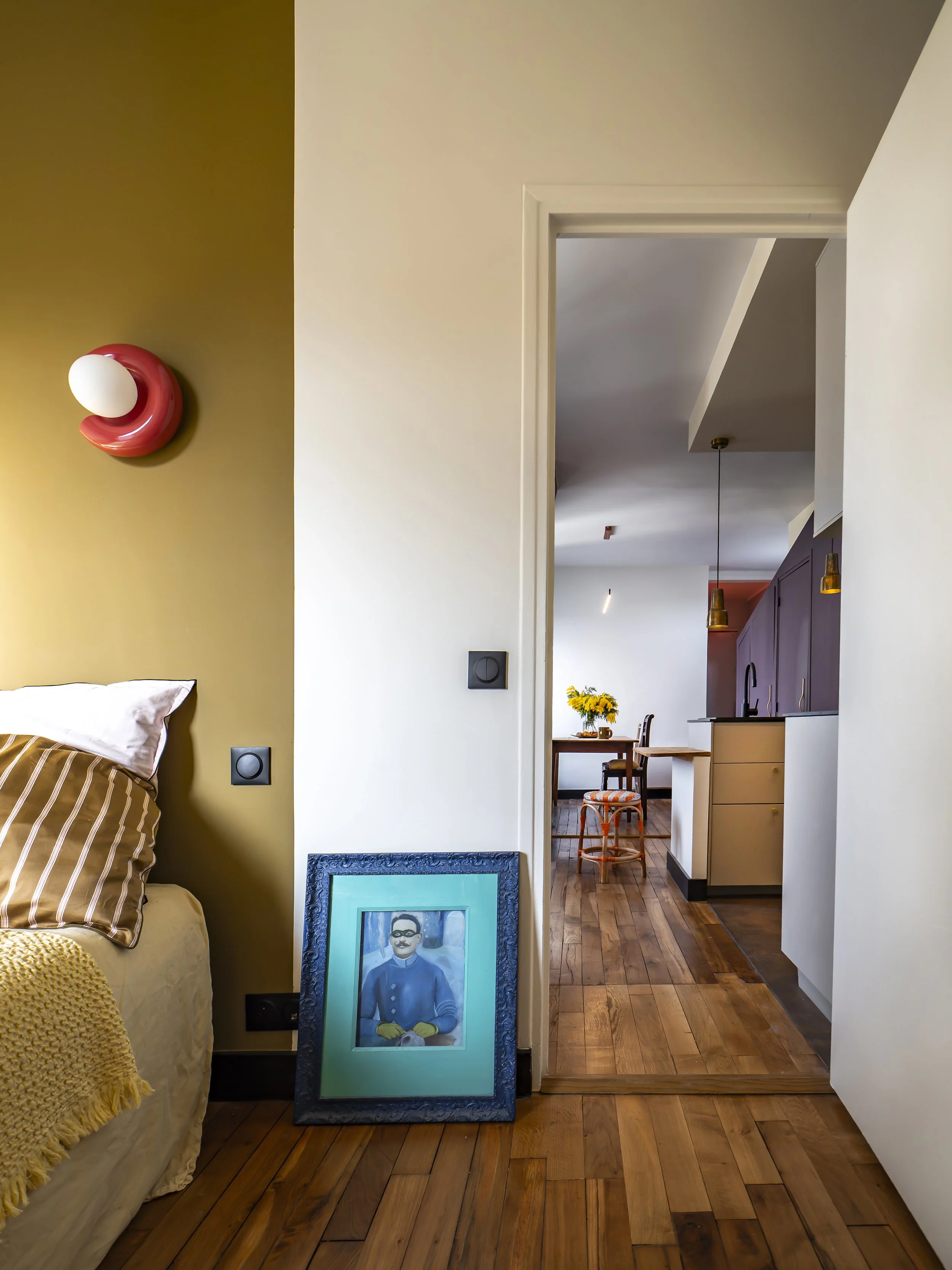 pièce à vivre depuis chambre - color palette - décoration d'intérieur - paris - fabienne degals photo claire grandnom.jpg