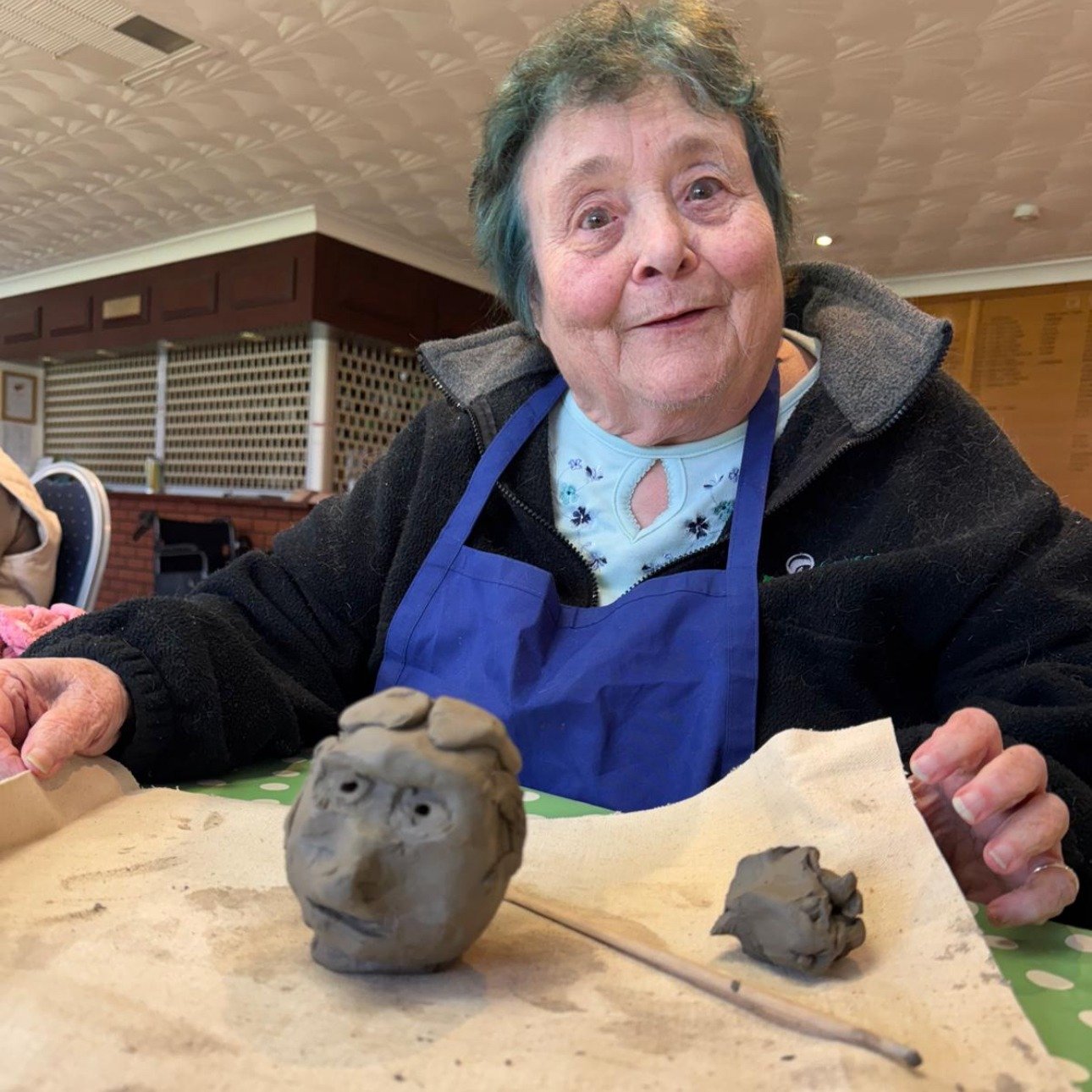 Things are getting surreal in Marlborough!
Taking inspiration from the 100 year old art movement of Surrealism and artists such as Rene Magritte and Elisabeth Frink, our group members are making clay modelled heads to be combined with ‘found&rs