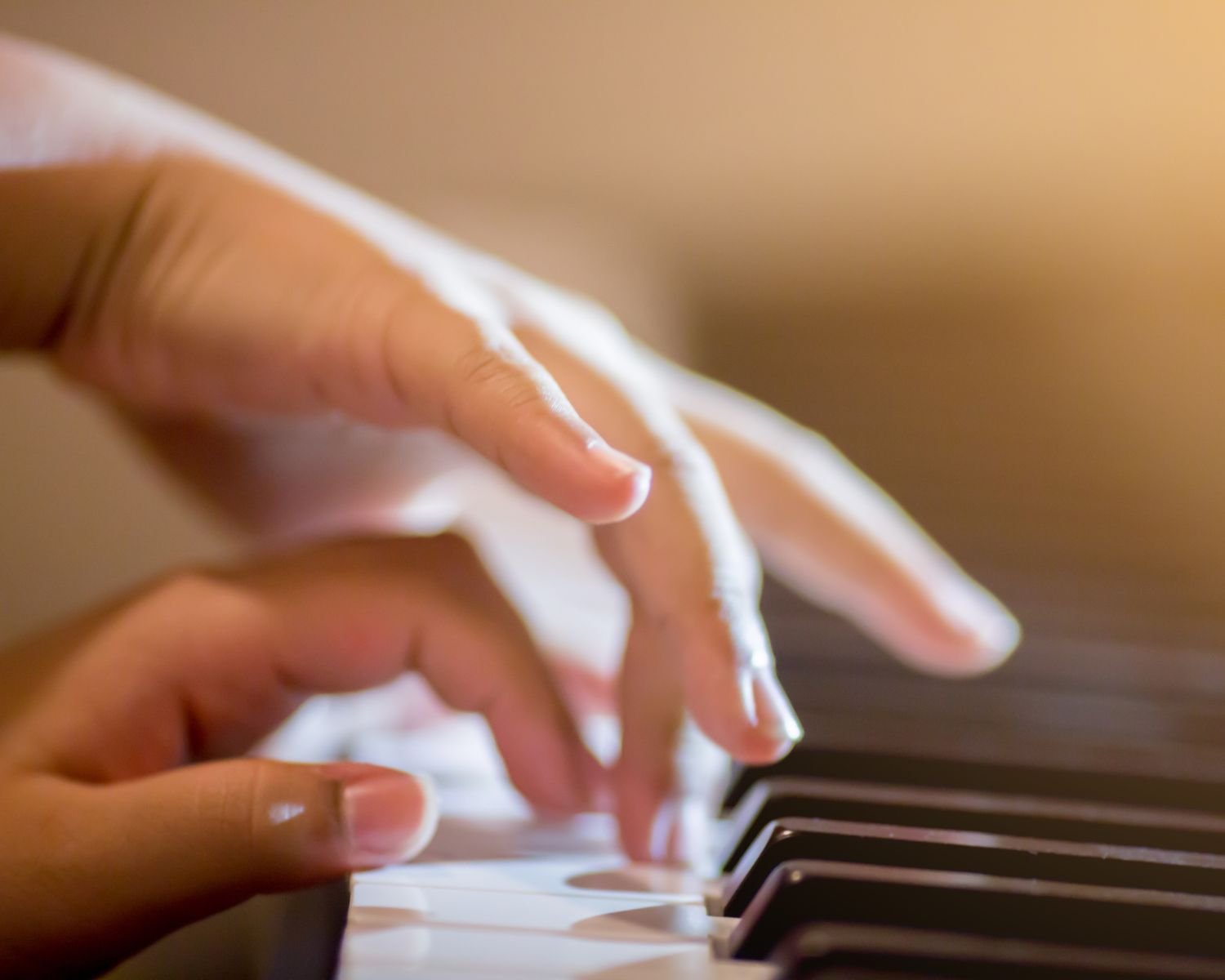 5 tips for improving finger agility at the piano