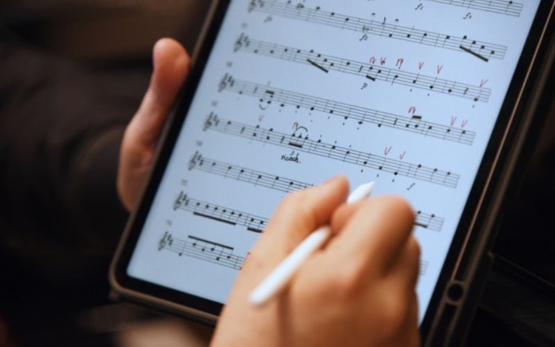 Newzik: a tool for working with, teaching, and sharing music