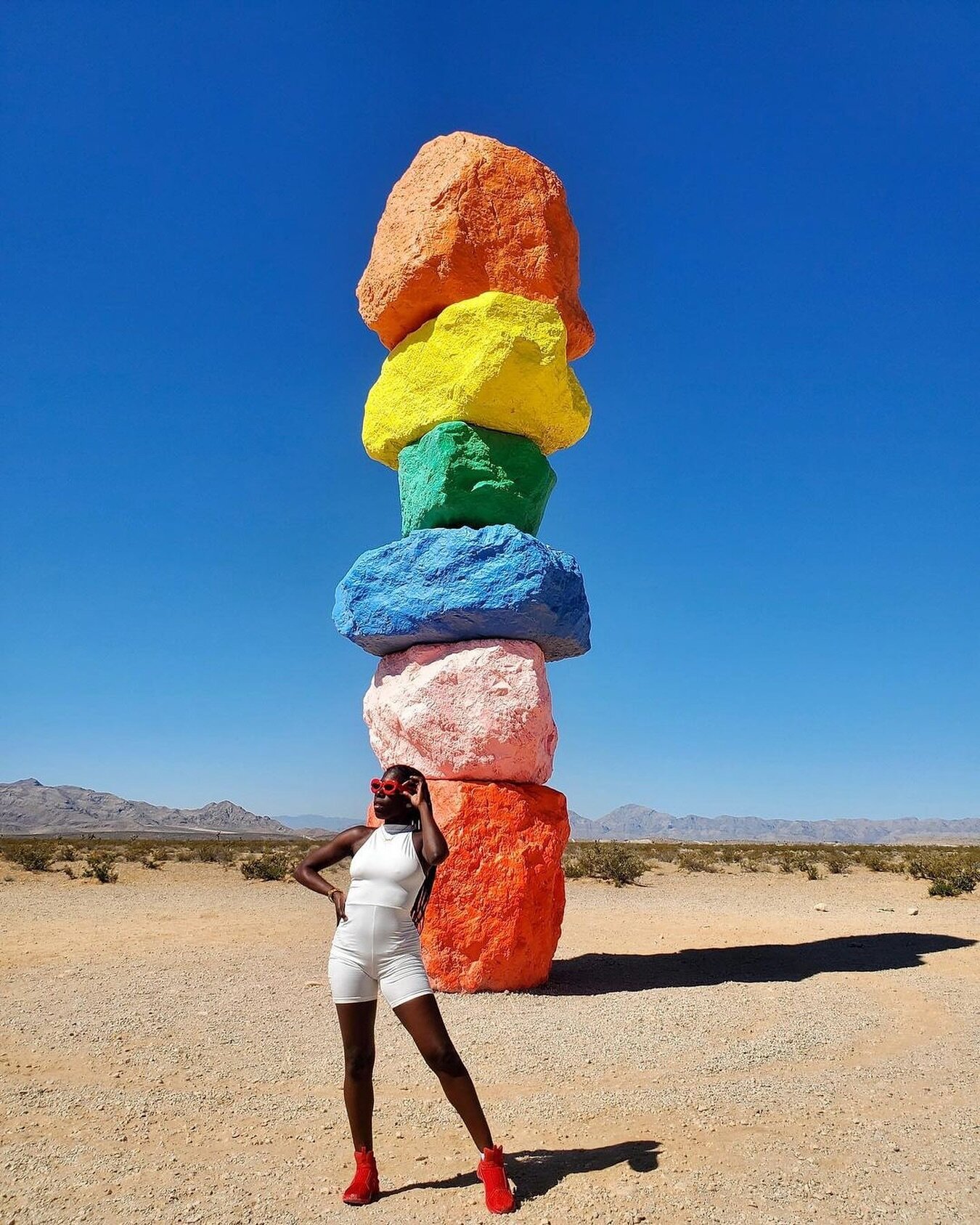 🟧 Strike a pose at #SevenMagicMountains, a free and open-to-the-public installation by renowned Swiss artist Ugo Rondinone (@ugorondinone0) commissioned by APF &amp; @nevadaart.&nbsp;

🟨&nbsp; Seven Magic Mountains is located approximately 10 miles