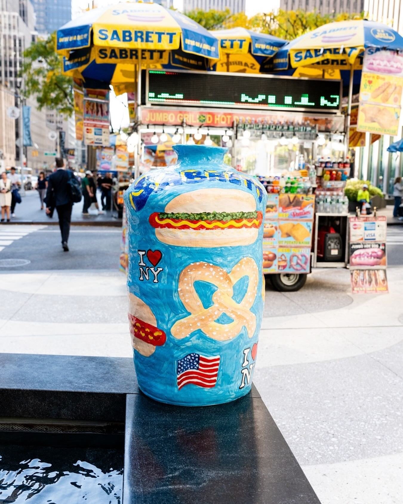 Artist Jake Clark takes over @RockefellerCenter starting tomorrow with his Art Sundae children&rsquo;s workshop 💫 See you there!

Photo by Mike Knapp 

#ArtProductionFund&nbsp;#ArtInFocus #ArtSundae #JakeClark #RockefellerCenter