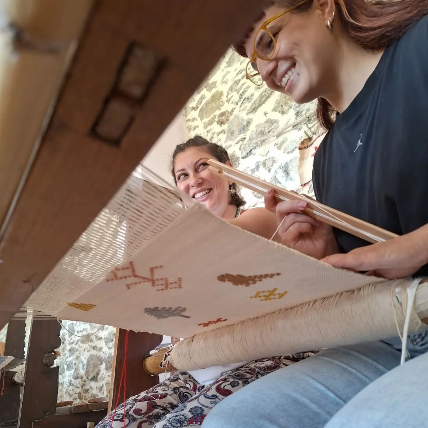 &Gamma;&iota;&alpha; &tau;&eta;&nu; &pi;&alpha;&rho;&omicron;&upsilon;&sigma;ί&alpha;&sigma;&eta; &tau;&eta;&sigmaf; &delta;&omicron;&upsilon;&lambda;&epsilon;&iota;ά&sigmaf; &tau;&omega;&nu; &epsilon;&rho;&gamma;&alpha;&sigma;&tau;&eta;&rho;ί&omega;