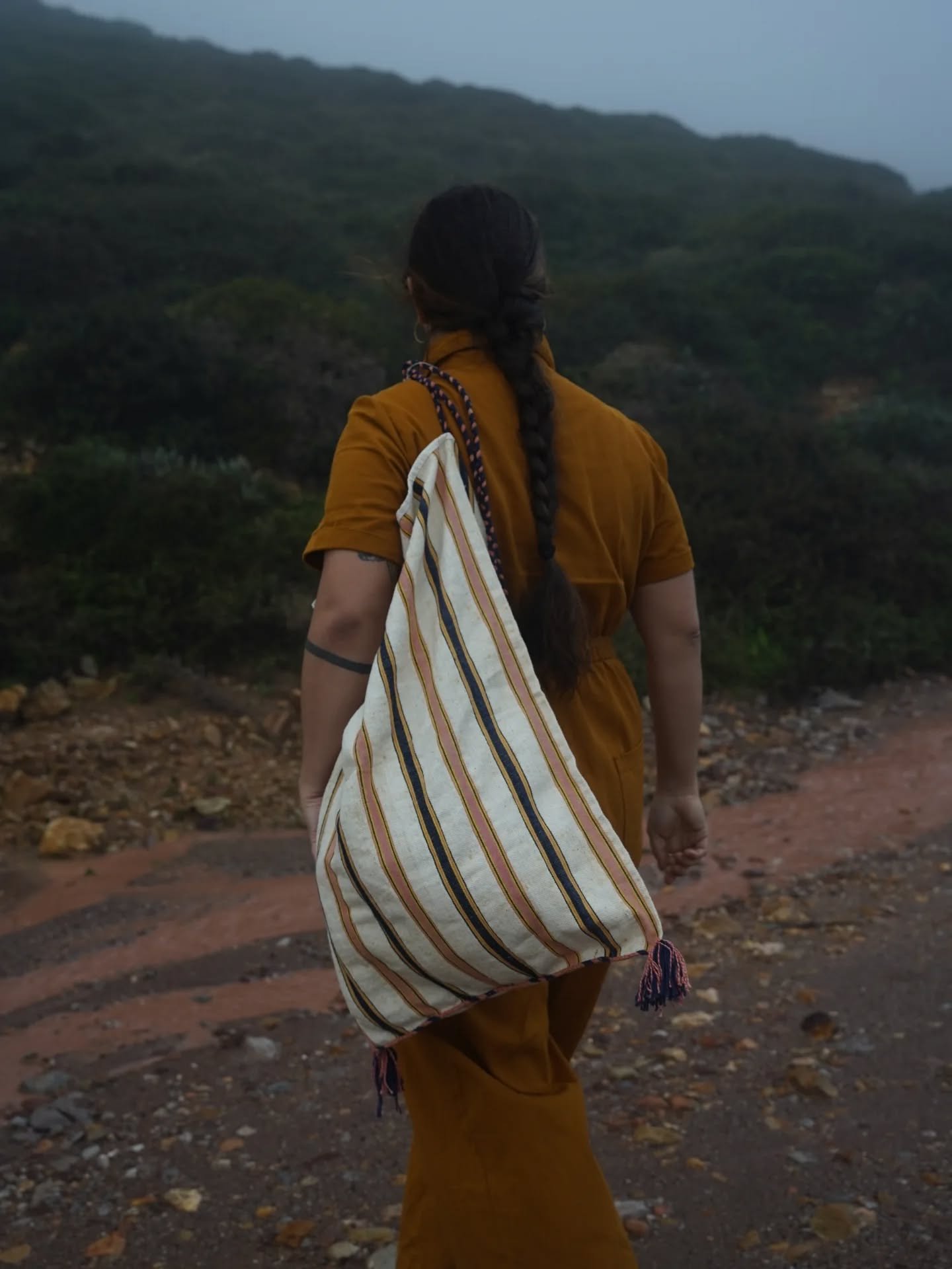 &Tau;&alpha;&gamma;ά&rho;&iota; &tau;&eta;&sigmaf; &pi;&rho;&omicron;&gamma;&iota;&alpha;&gamma;&iota;ά&sigmaf; &mu;&omicron;&upsilon; 𓇢𓆸 My great grandmother speaks to me in threads 

Photos by @dimitris_mamal