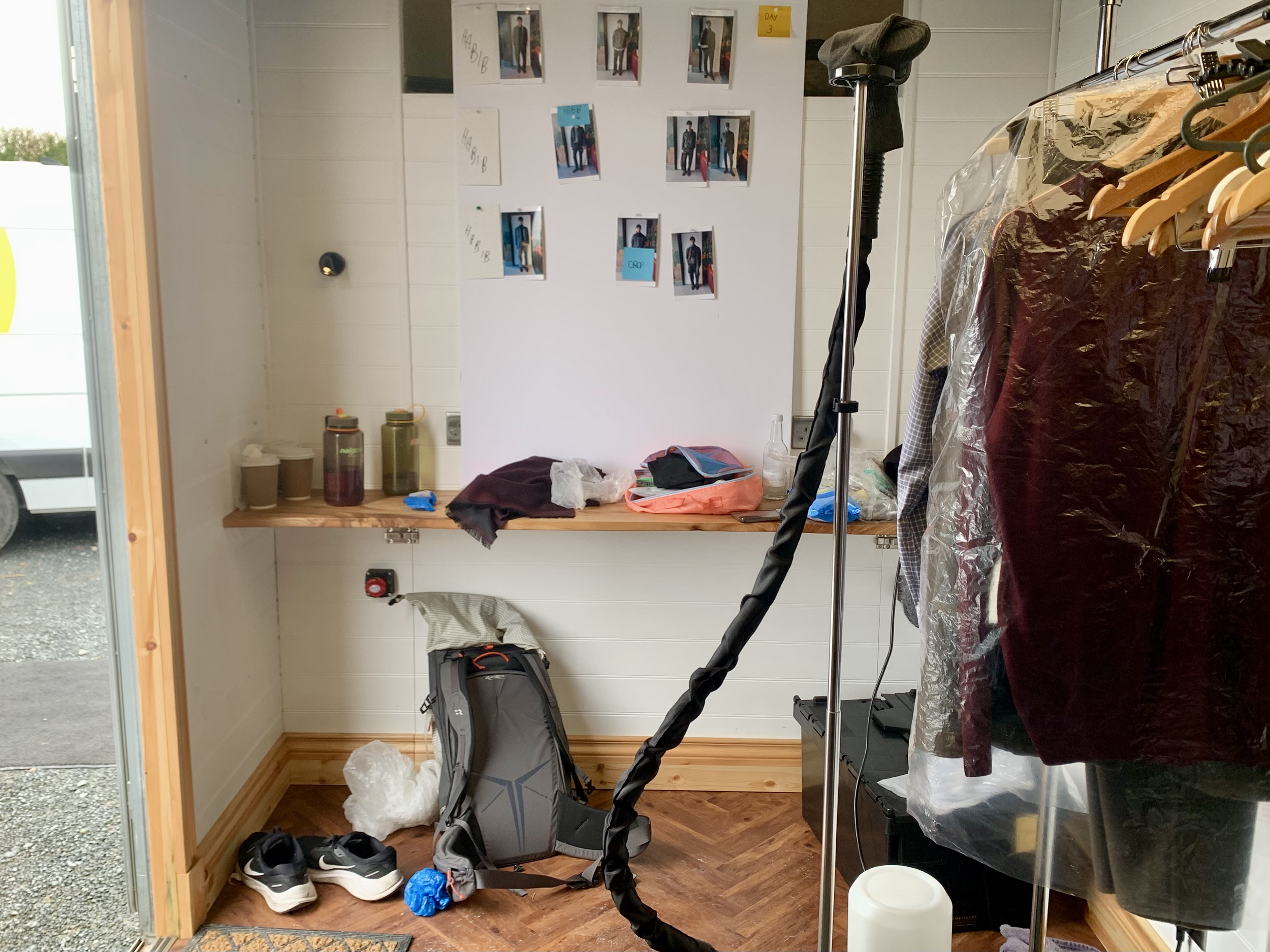 Moodboard and accessories in wardrobe van