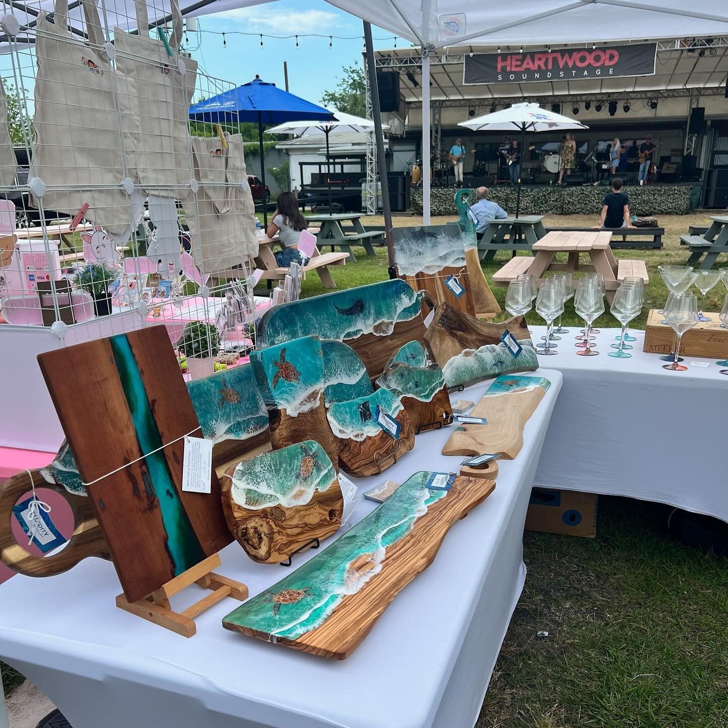 Looking forward to our last Expanded Market before the summer, this Thursday from 4-7pm! 

Shop for local produce and art, hear live music and eat some yummy food! 

#gainesvillefl #onlyingainesville #visitgainesville #352 #alchuacounty #downtowngnv 