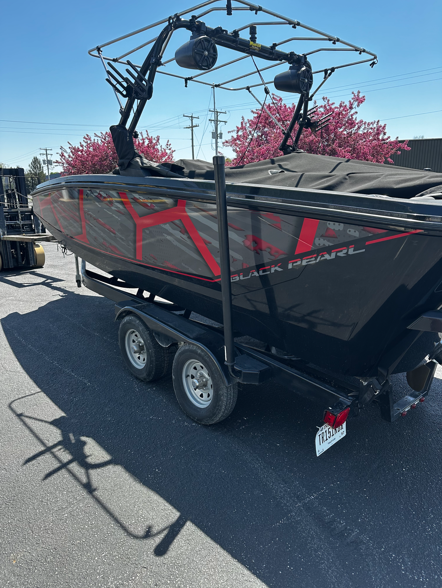 Black and Red Boat 2.png