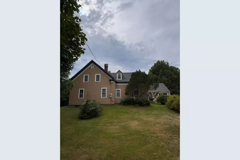 Exterior of 38 Cobb Road in Searsport, Maine, listed and sold by Marianna Reeves for $406,000.
