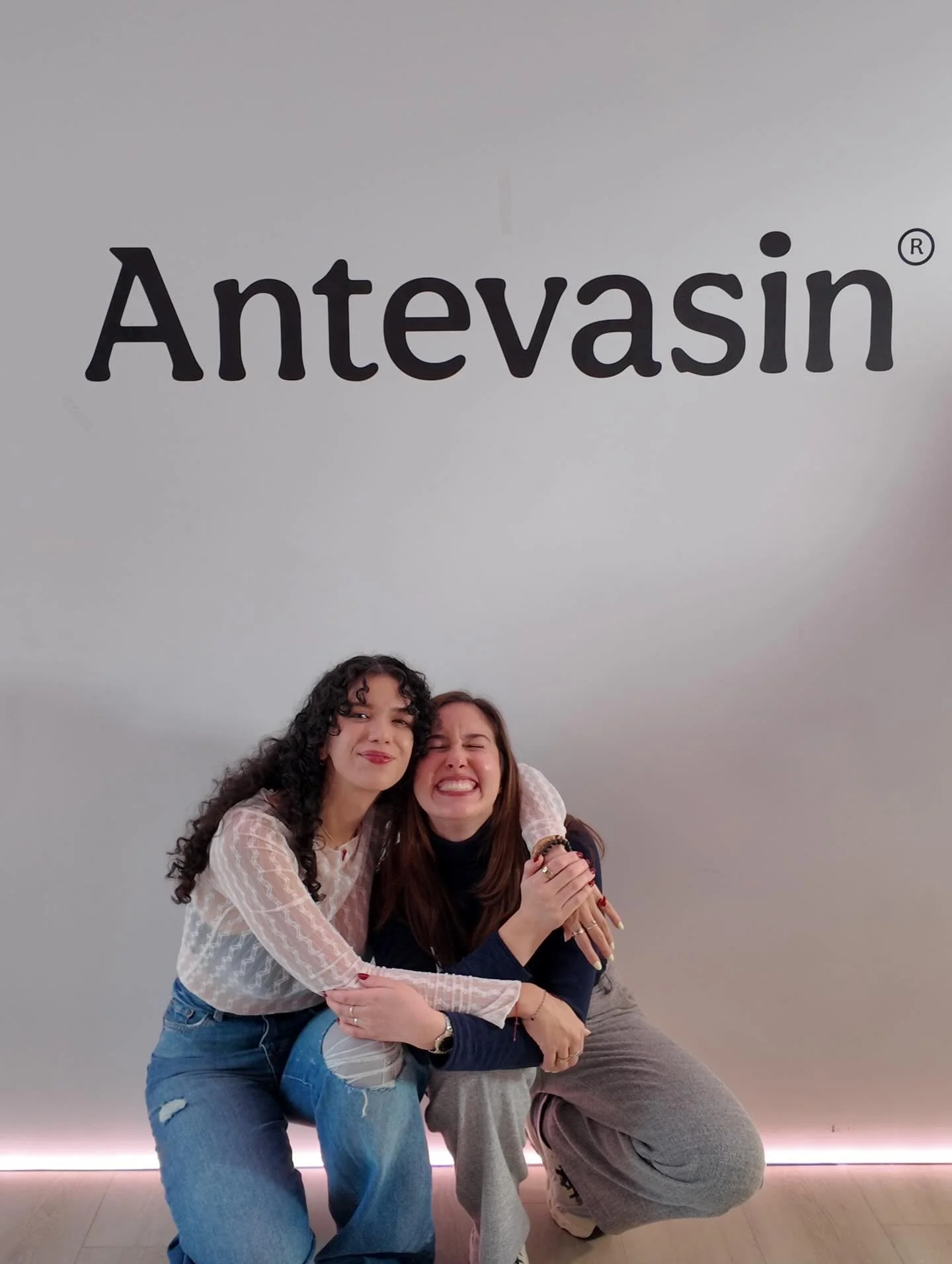 ✨ANTEVASIN HOUSE &amp; DAY 1 RECAP

What a joyful weekend launching @soy_antevasin 2 week Wellness Popup in Brooklyn, NY in addition to the first round of experiences such as Pilates and Lattes by @almararias ☕️ Journaling Party by @orianalexandra ✍?