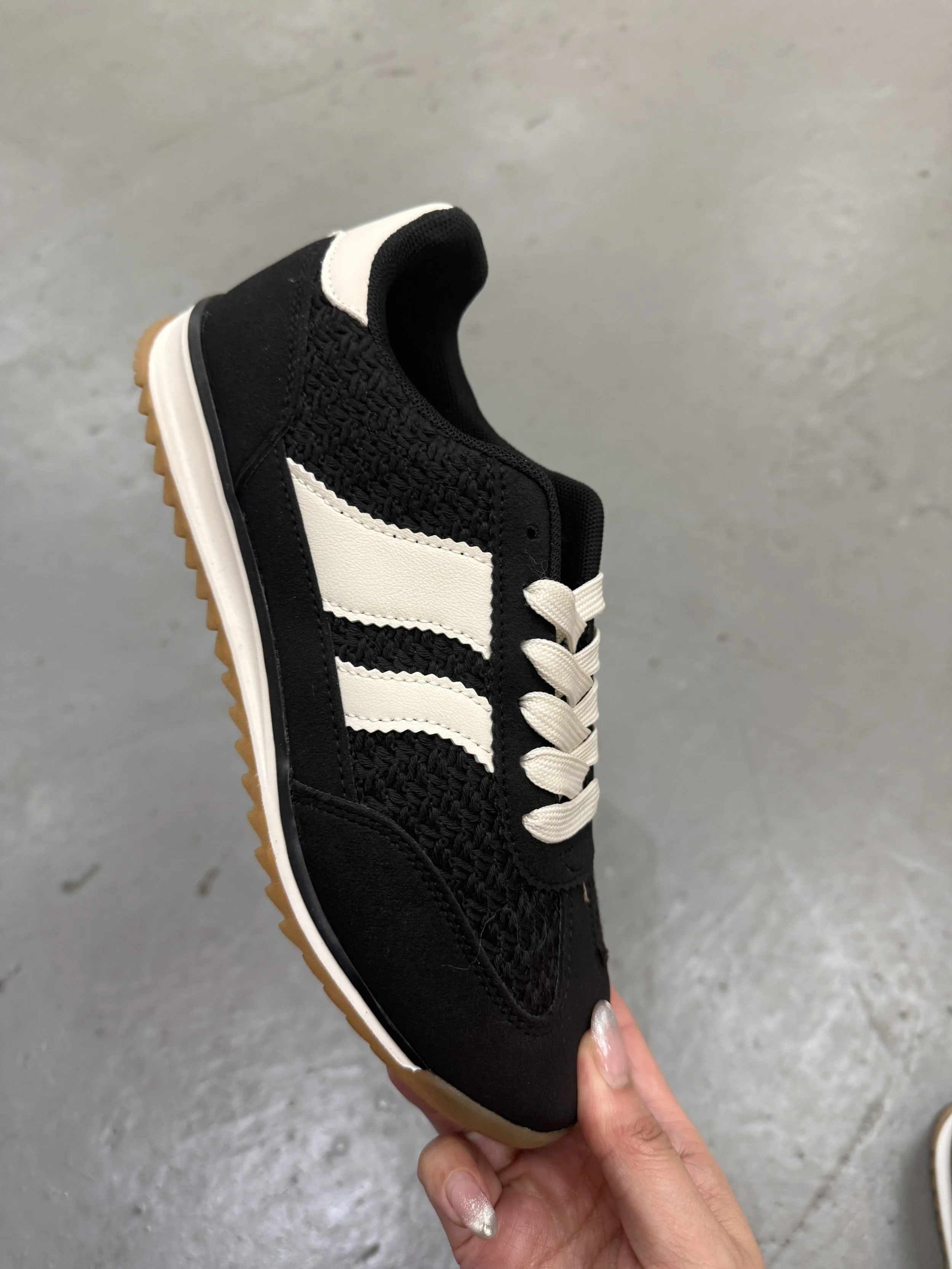 A3039 black.jpg