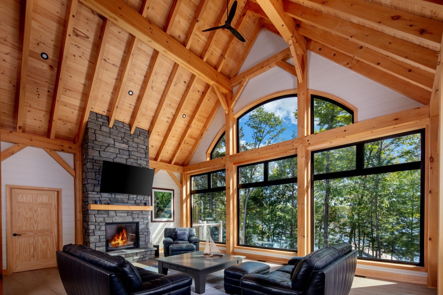 Contemporary timber lakehouse on Georgian Bay. I can never get enough of these glorious living spaces with a big view.
