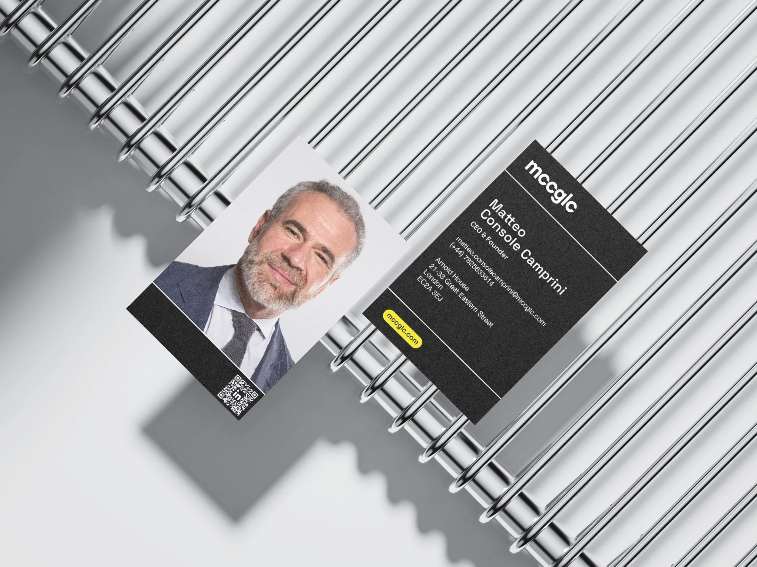Free_Business_Card_Mockup_4.jpg