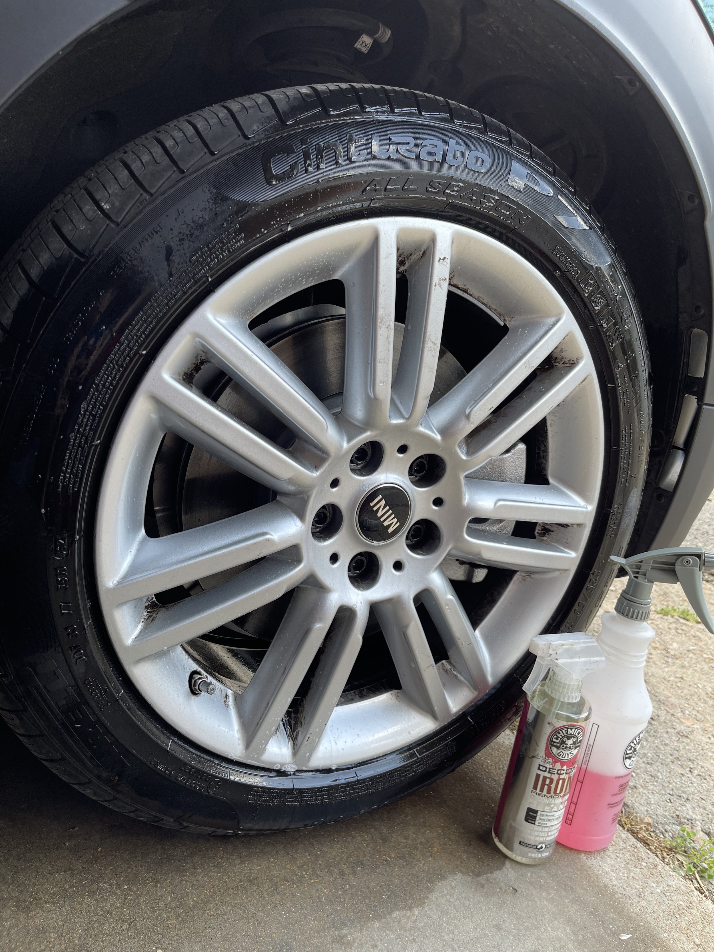 Wheel with brake dust even after a drive through car wash