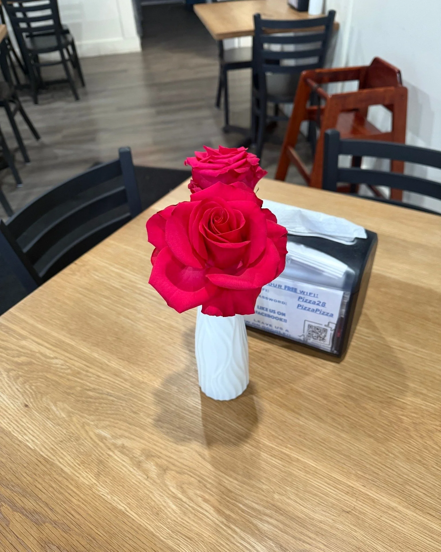 Roses are red 🌹
Violets are blue 💙
Spring’s in the air 🌸
And so is our pizza for you! 🍕
Stop by the Pizza Shop for a slice and soak in the season! ☀️
#phoeniciapizza28 #phoenicia #phoeniciany #catskills #hudsonvalley #phoeniciaeats #catsk