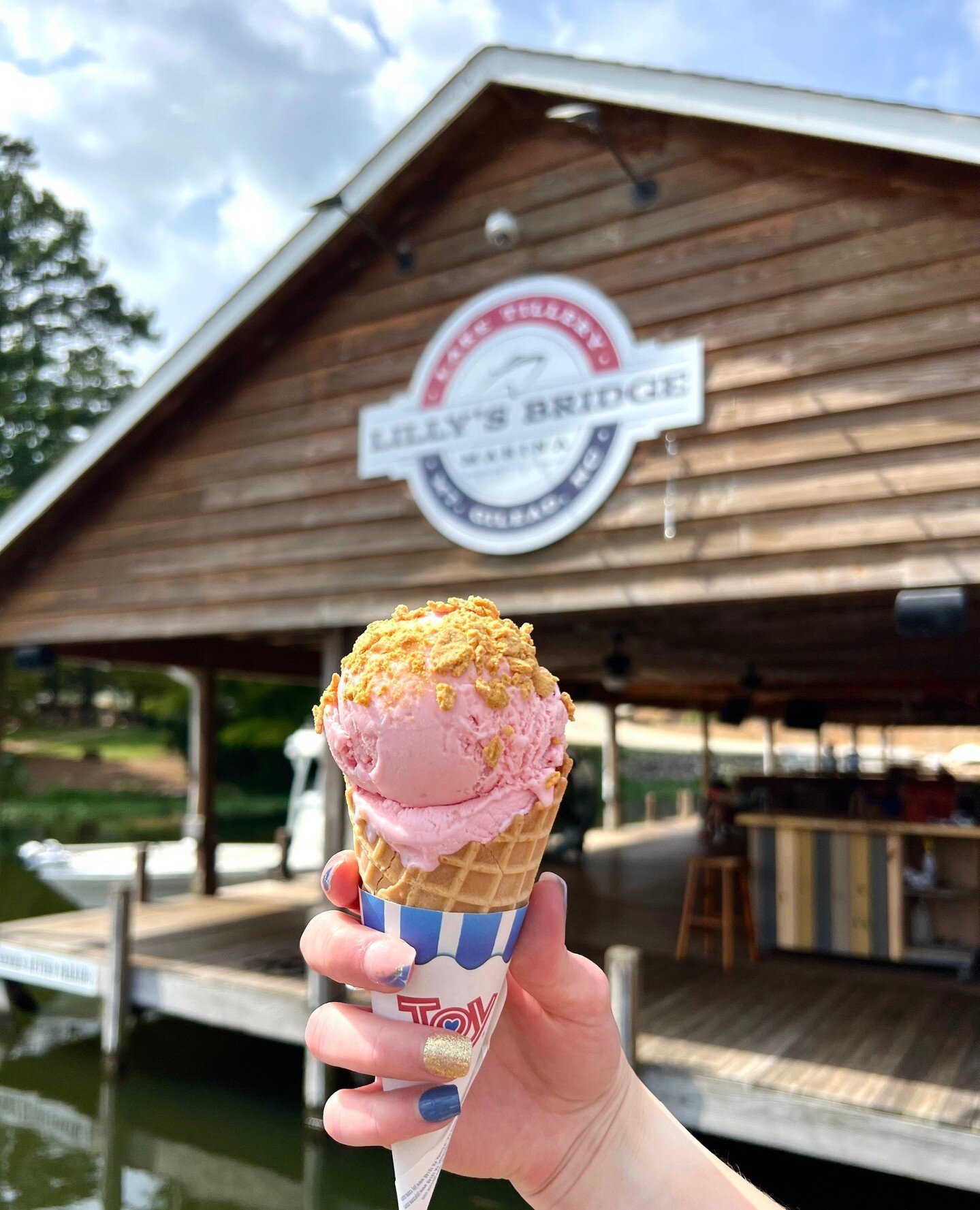 The essential lake day snack 🍦☀️🥰 What is your favorite flavor? We will be taking notes for when it's time to order😋⁠
⁠
10 days until it is officially the first day of SPRING 🦋🌦️🫐🪻 Which means our annual spring splash is just around the corner