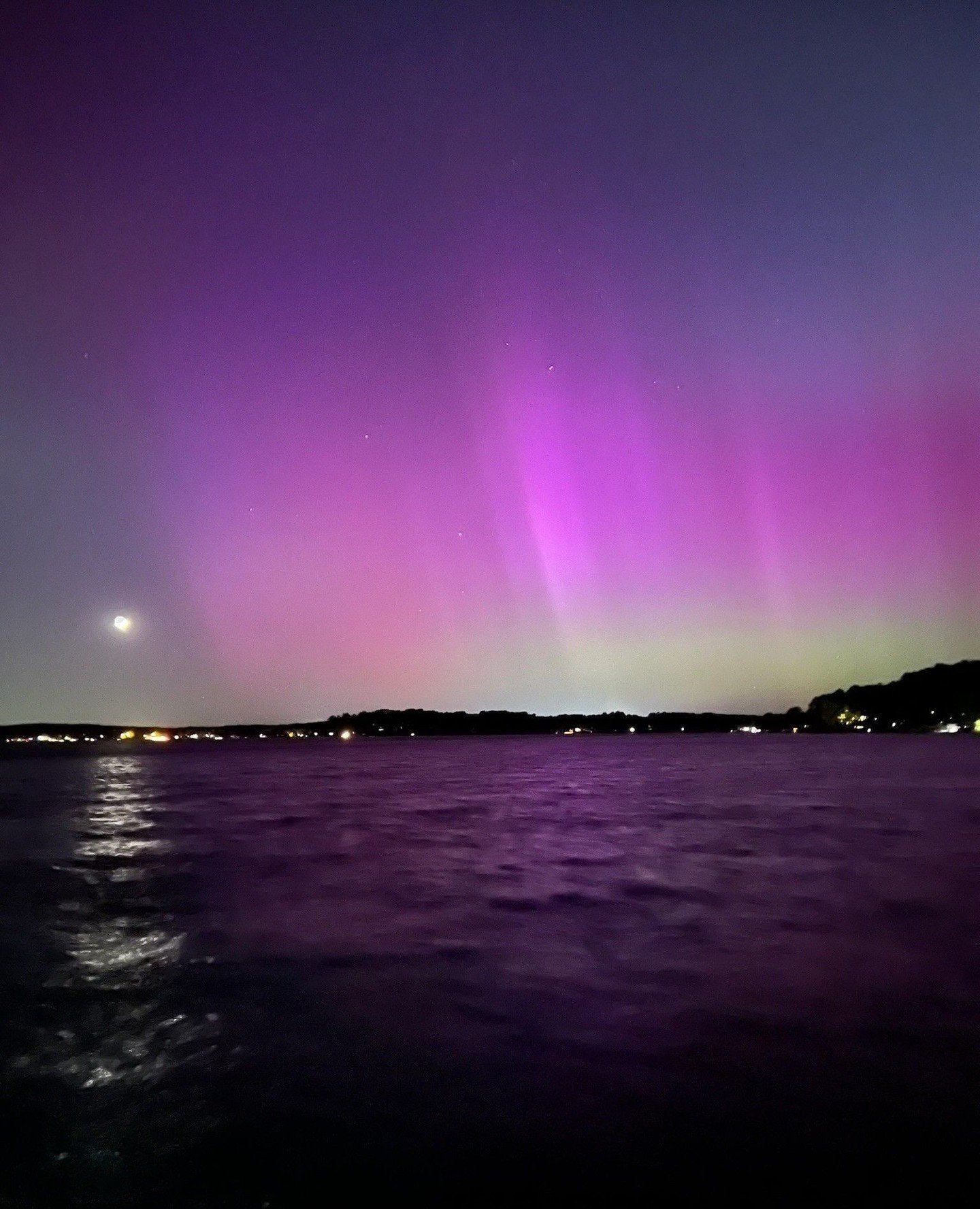 What a breathtaking and incredible site, the northern lights on little Lake Tillery 🩷🥲⁠
⁠
Learn more about what we have to offer &amp; follow us to stay up to date @lillysbridgemarina 🛥️