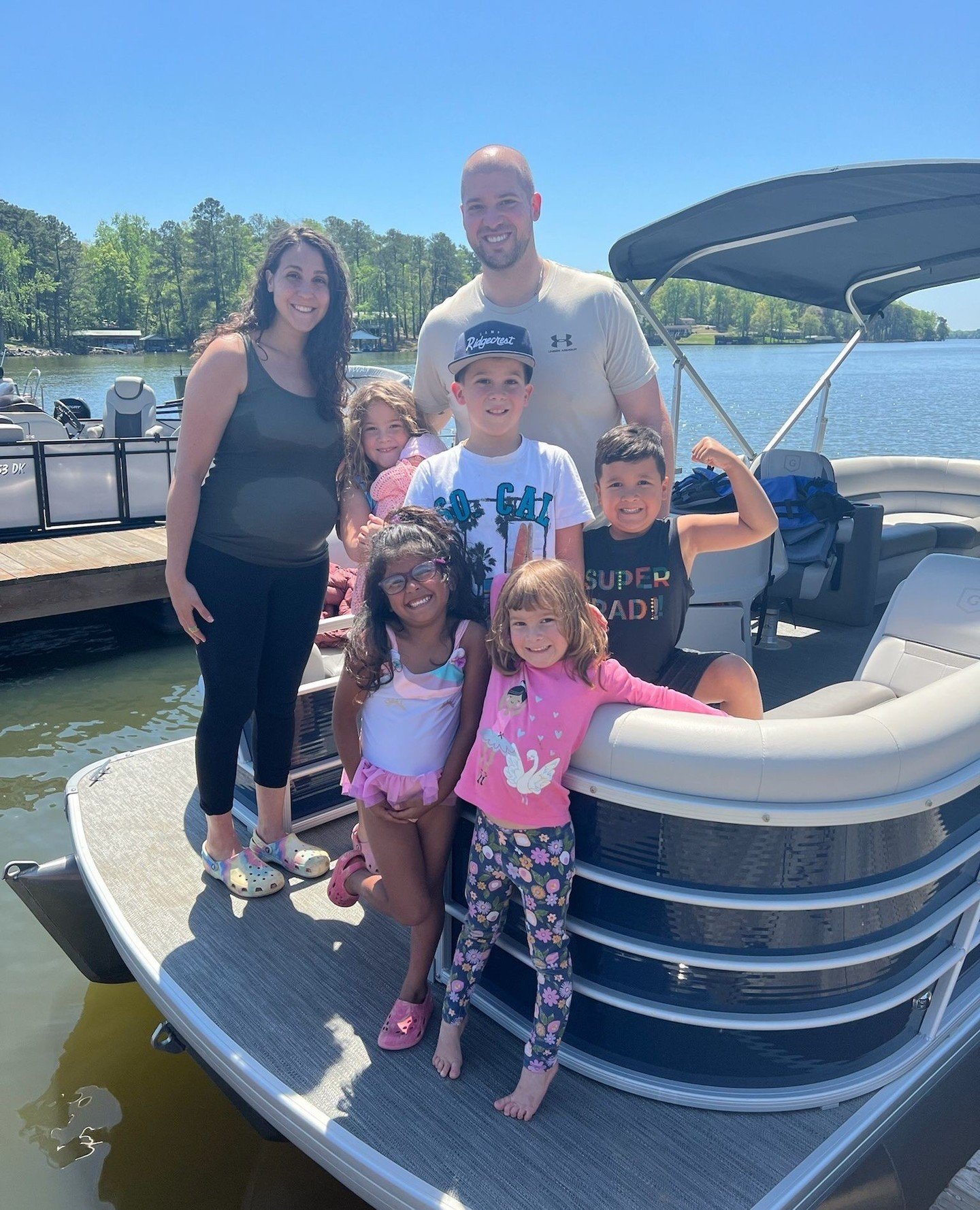 Come rent a pontoon like this awesome family!🍦🩷☀️🌊🦋 #tilleryboatrentals ⁠
⁠
We offer kayak, paddle board, pontoon, fishing boat &amp; home rentals!🛶🏄&zwj;♂️ ⁠
⁠
We even allow add ons of tubes &amp; more, come learn more! You can even purchase a